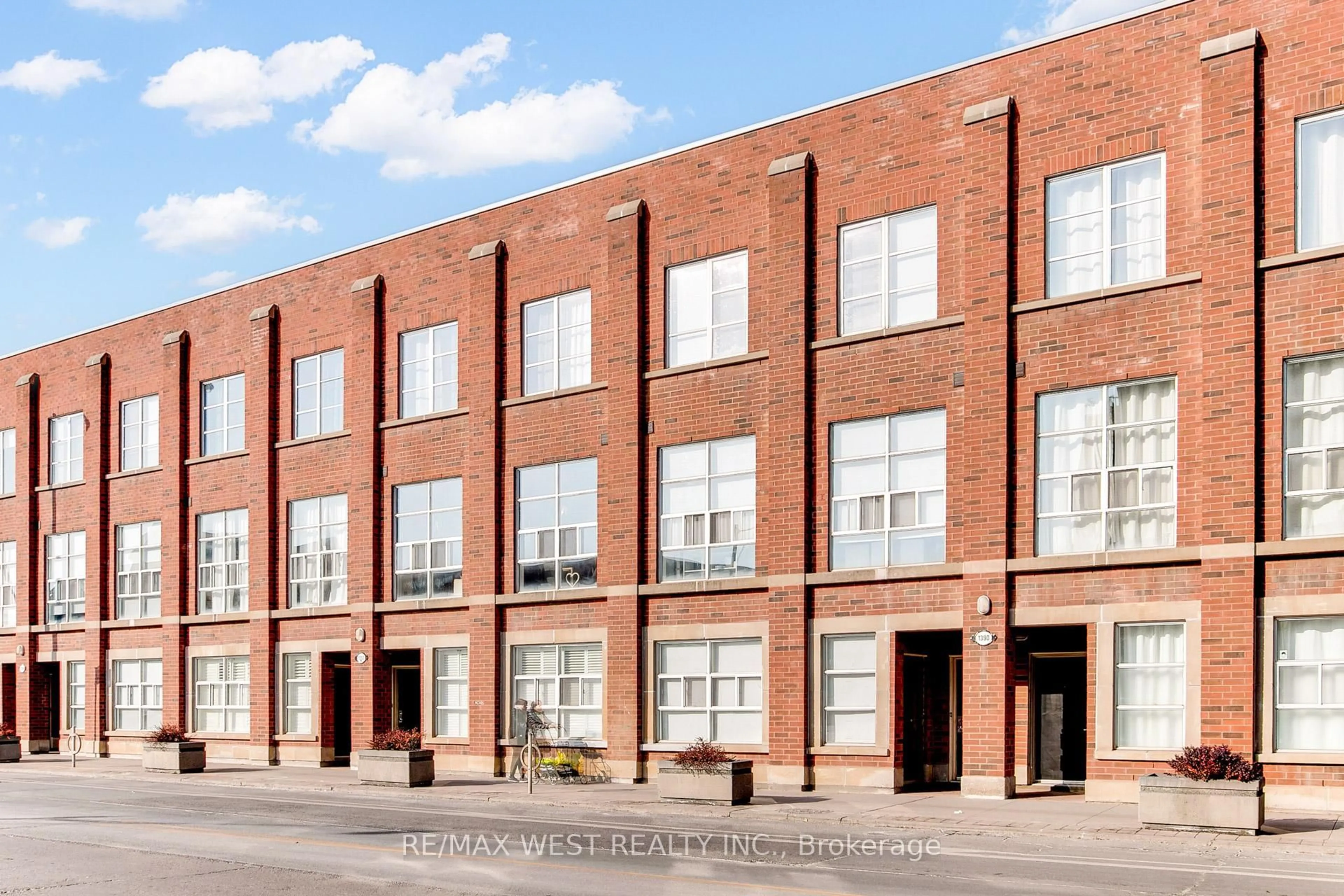 Home with brick exterior material, building for 1396 Bloor St #3, Toronto Ontario M6P 4H6