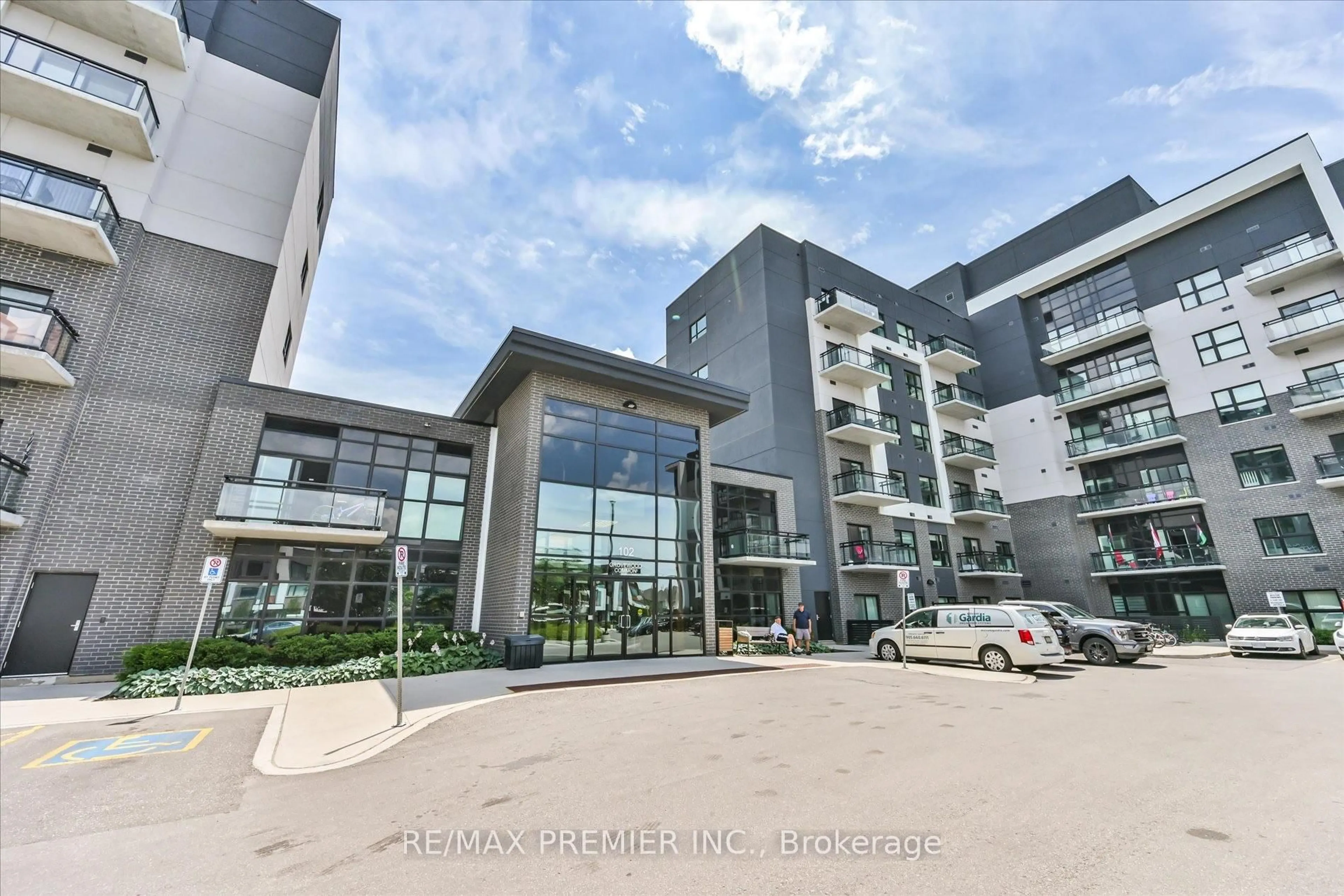 Indoor foyer for 102 Grovewood Common #421, Oakville Ontario L6H 0X2