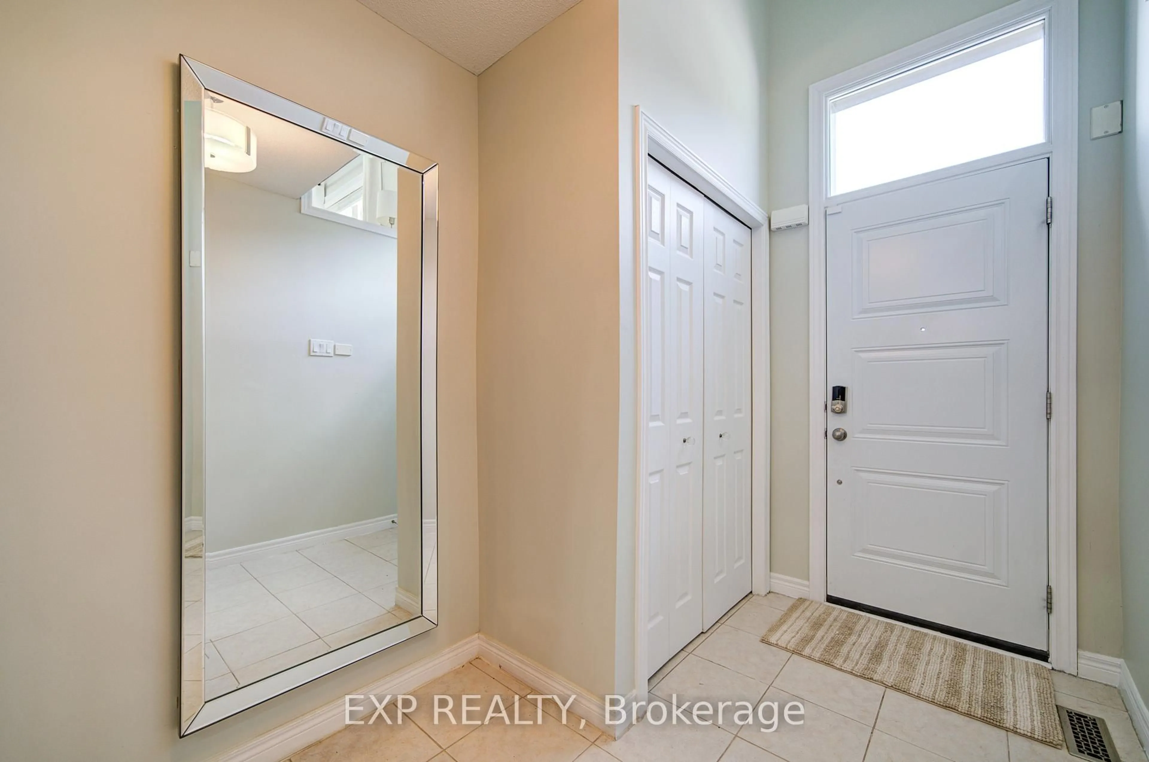 Indoor entryway for 2280 Baronwood Dr #66, Oakville Ontario L6M 4Z5