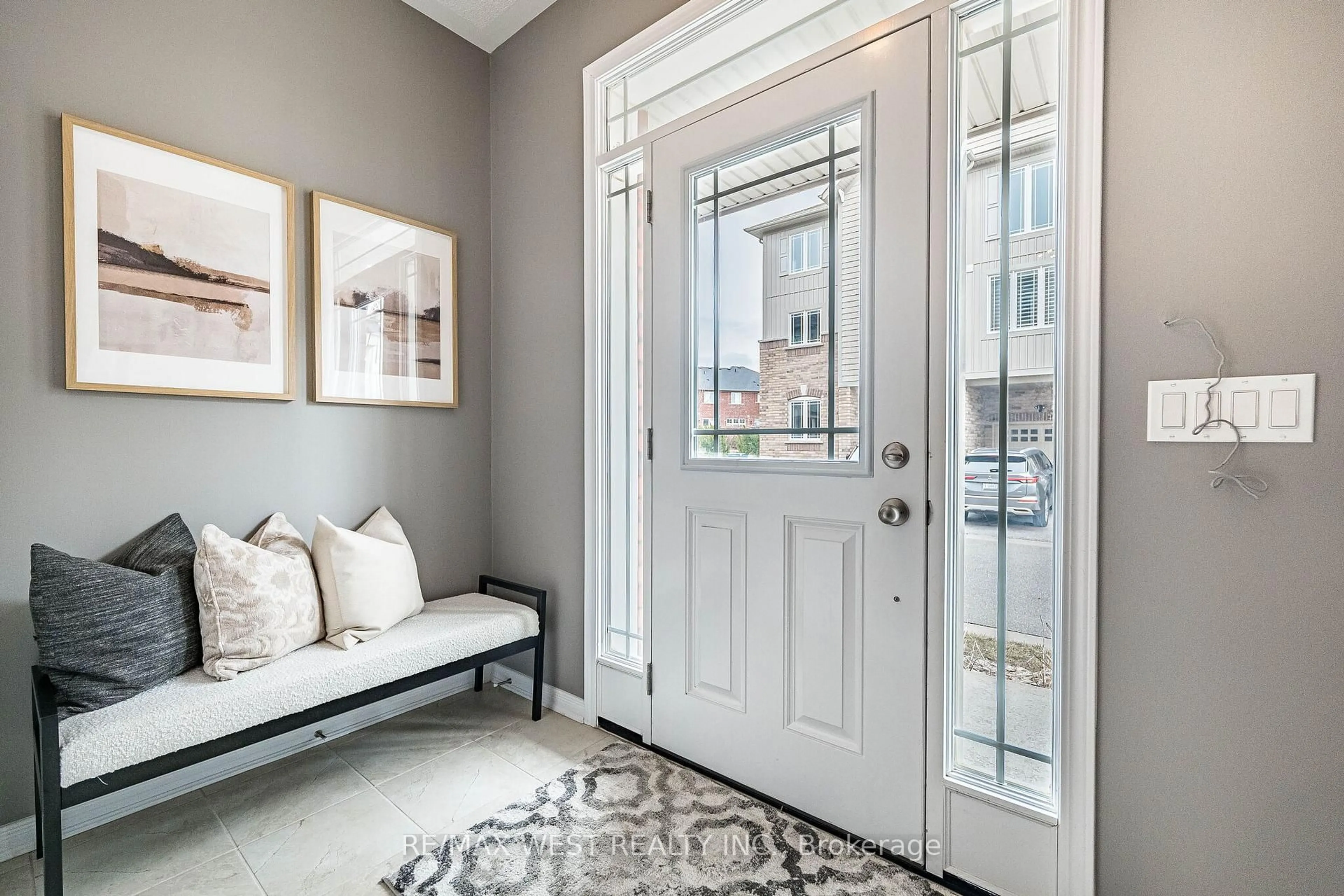 Indoor entryway for 9 Melbrit Lane, Caledon Ontario L7C 4C9