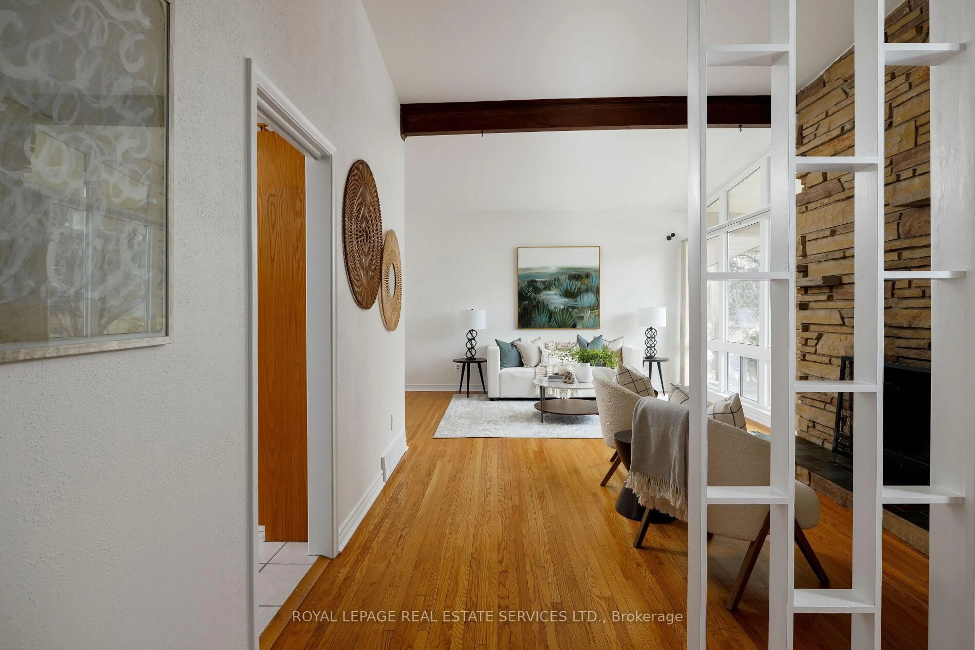 Indoor foyer for 1106 Falgarwood Dr, Oakville Ontario L6H 1N9