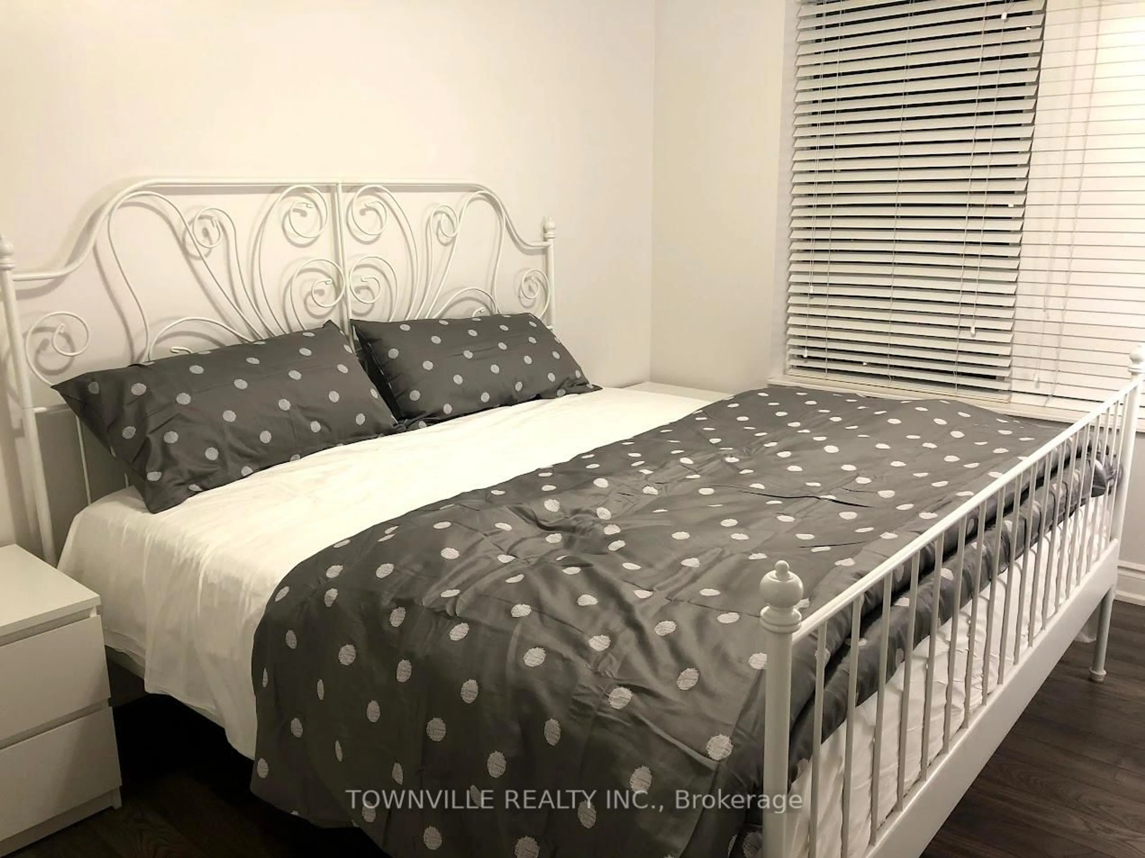 Bedroom with bed, unknown for 310 Burnhamthorpe Rd #1912, Mississauga Ontario L5B 4P9
