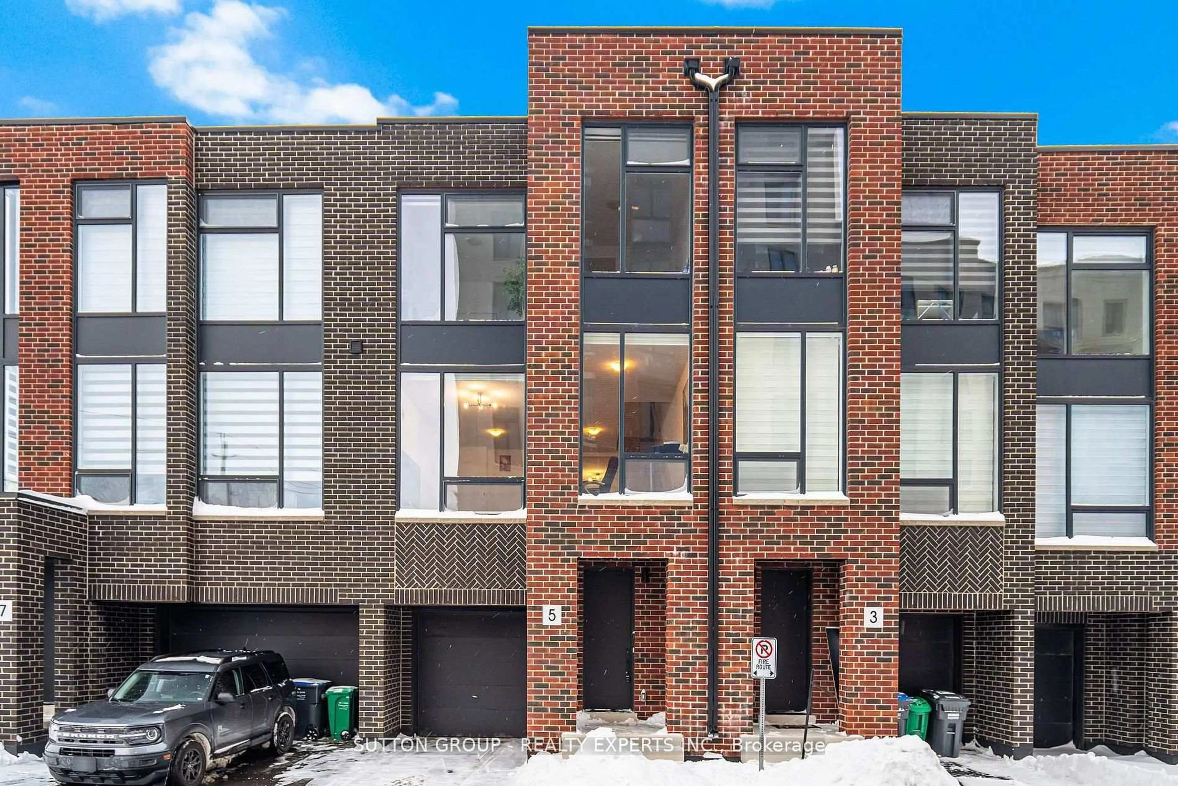 Home with brick exterior material, street for 5 Taylor Crt, Caledon Ontario L7E 2R7