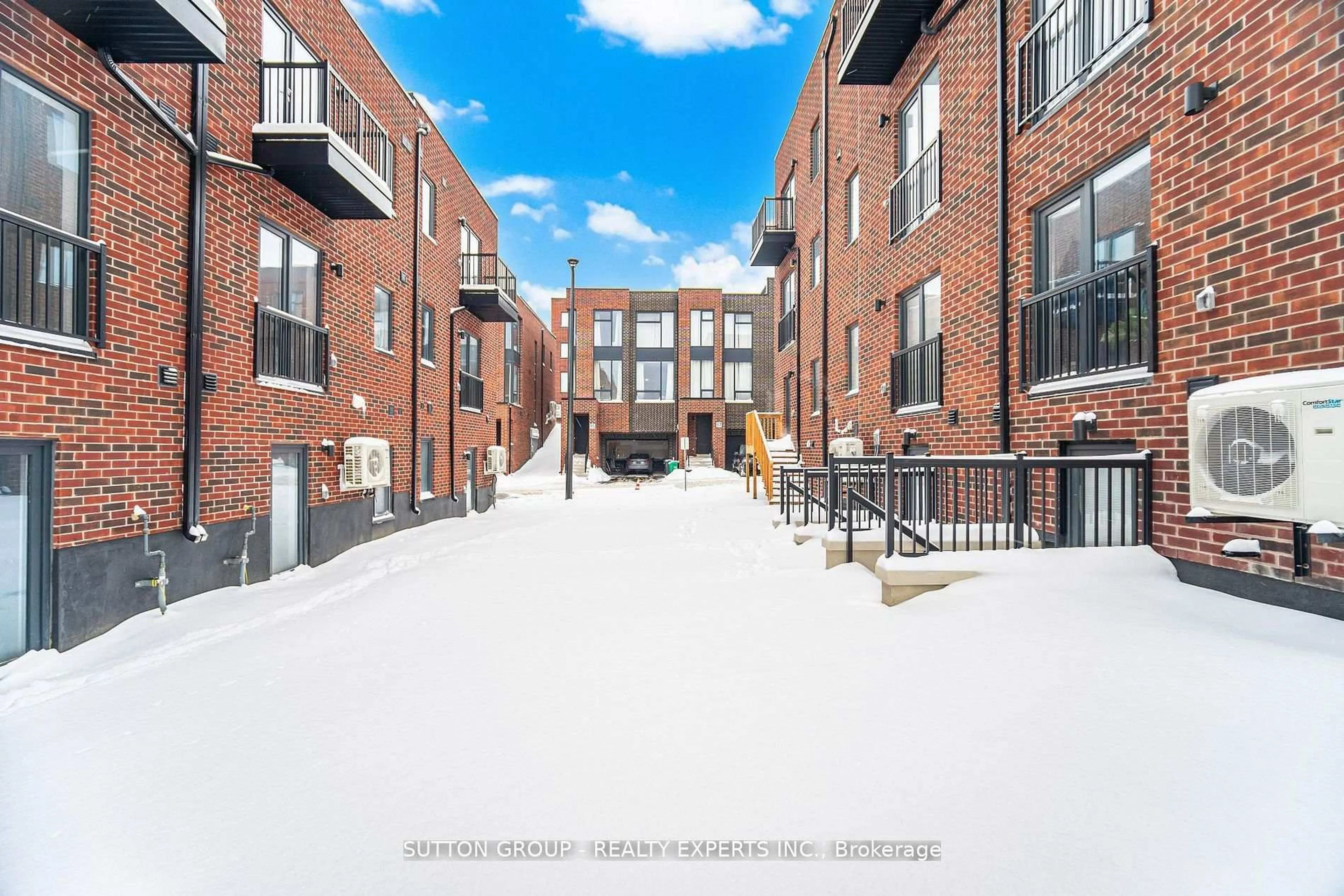 Patio, street for 5 Taylor Crt, Caledon Ontario L7E 2R7