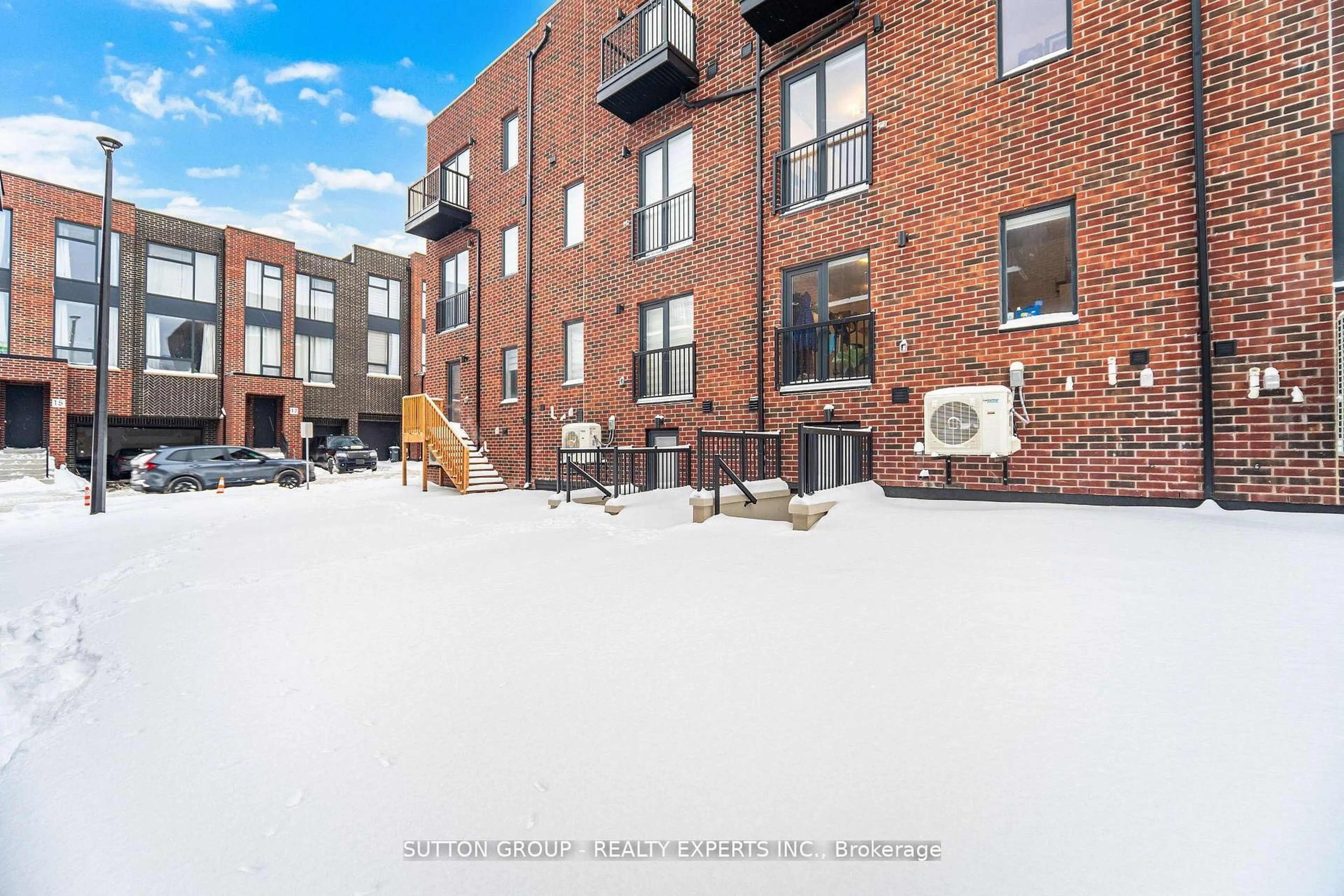 Patio, building for 5 Taylor Crt, Caledon Ontario L7E 2R7