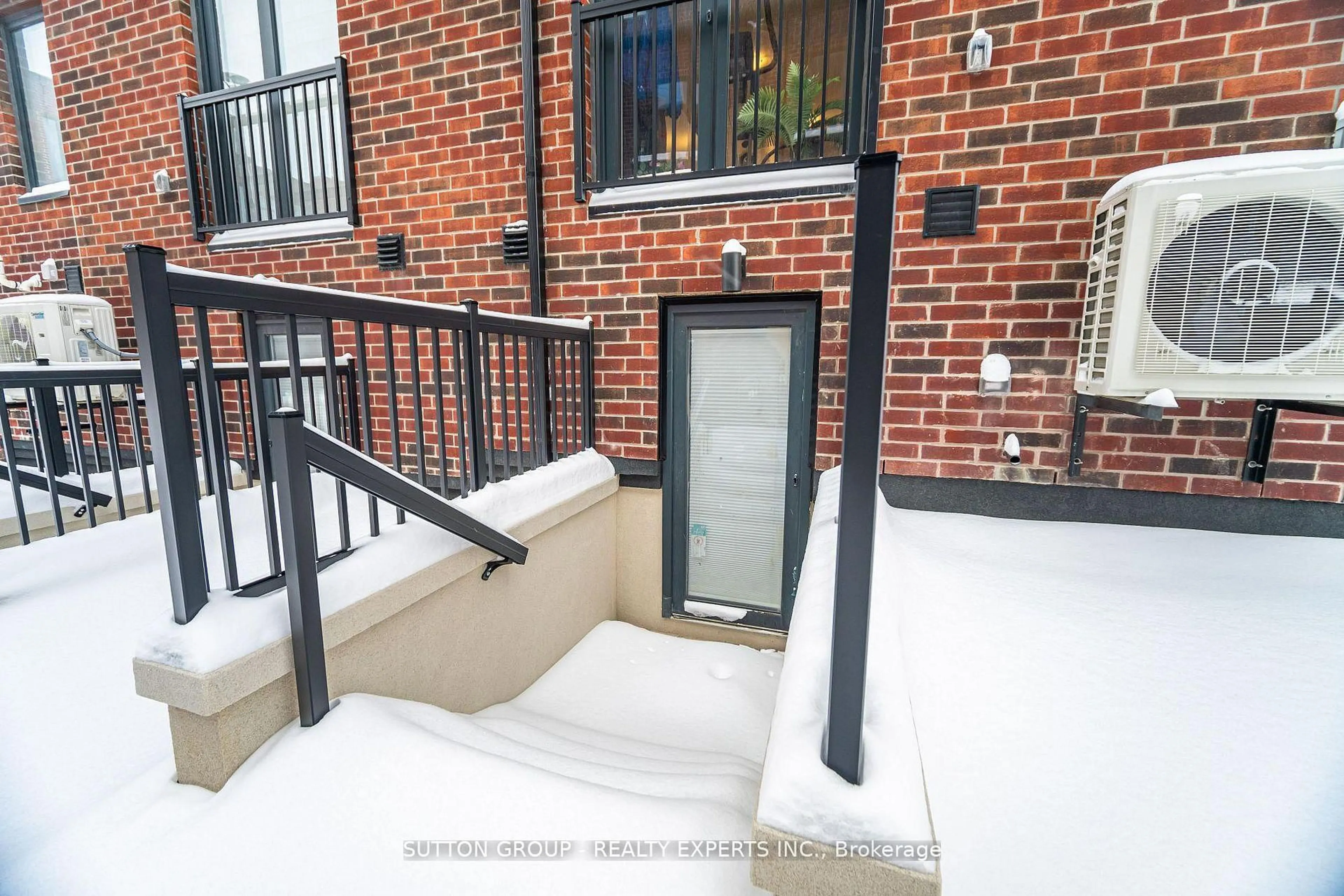 Patio, street for 5 Taylor Crt, Caledon Ontario L7E 2R7