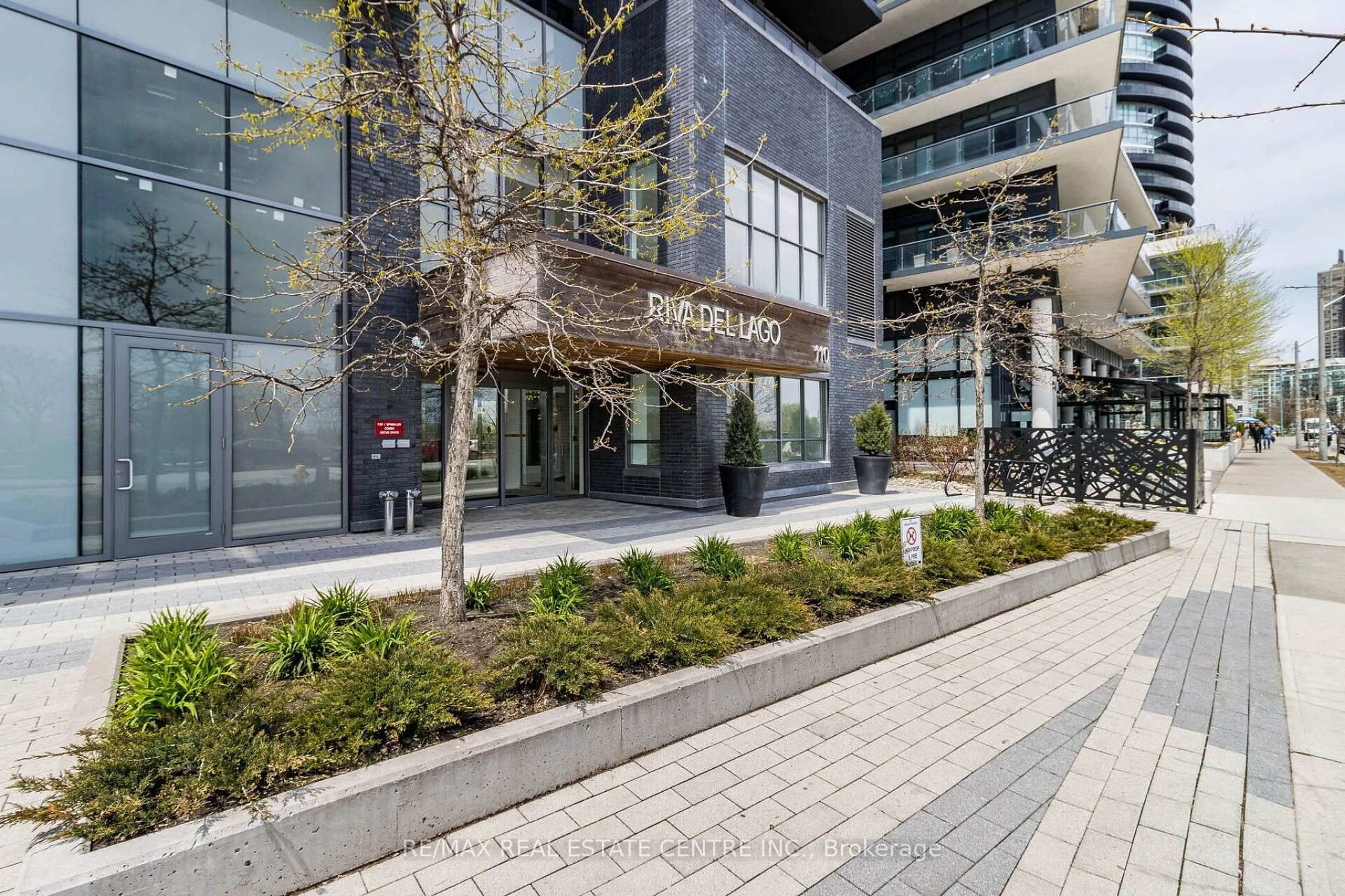 Indoor foyer for 110 Marine Parade Dr #207, Toronto Ontario M8V 4G1