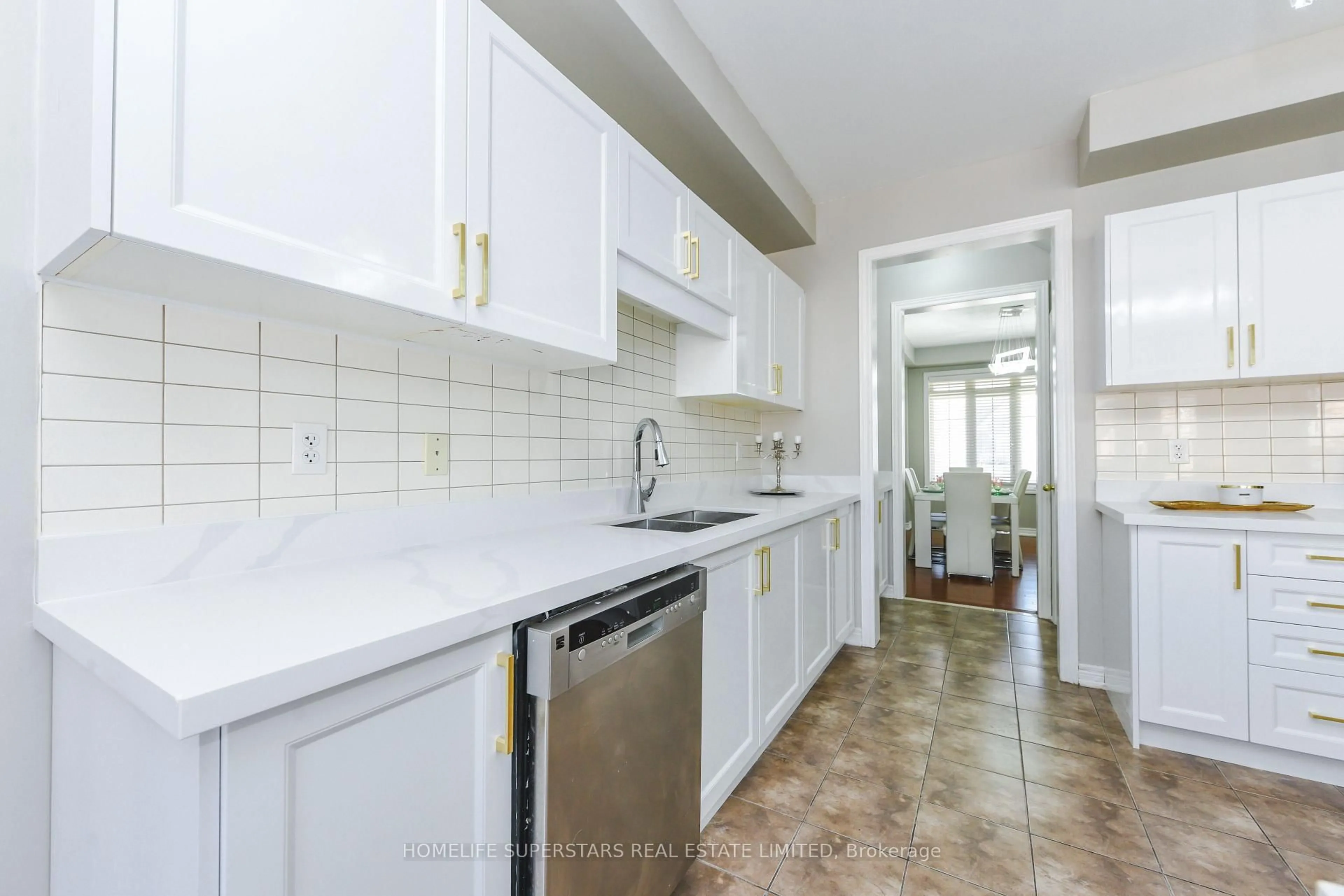 Standard kitchen, ceramic/tile floor for 5 Amy Ave, Brampton Ontario L6P 3L7