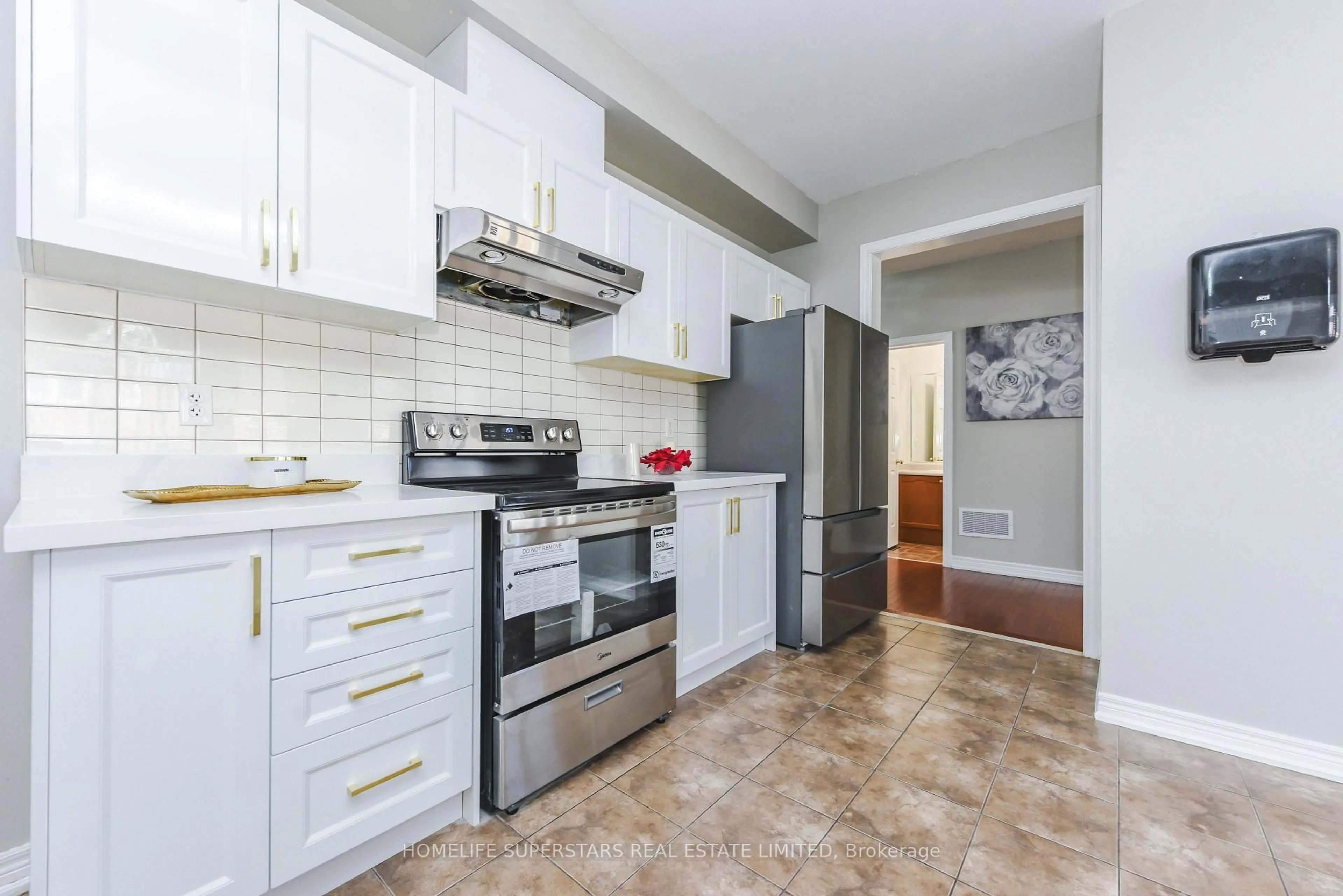 Standard kitchen, unknown for 5 Amy Ave, Brampton Ontario L6P 3L7