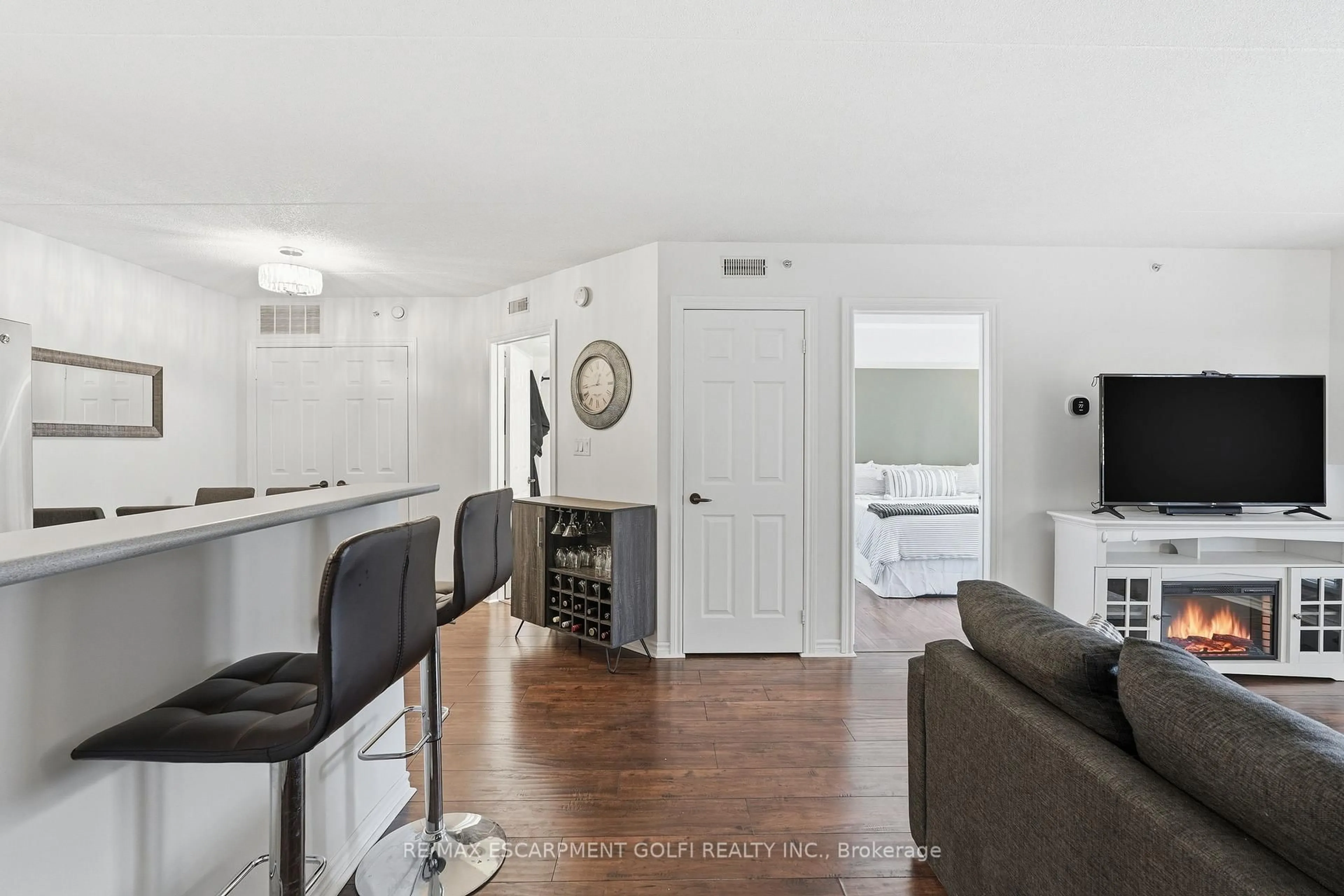 Unknown for 4015 KILMER Dr #204, Burlington Ontario L7M 4M4