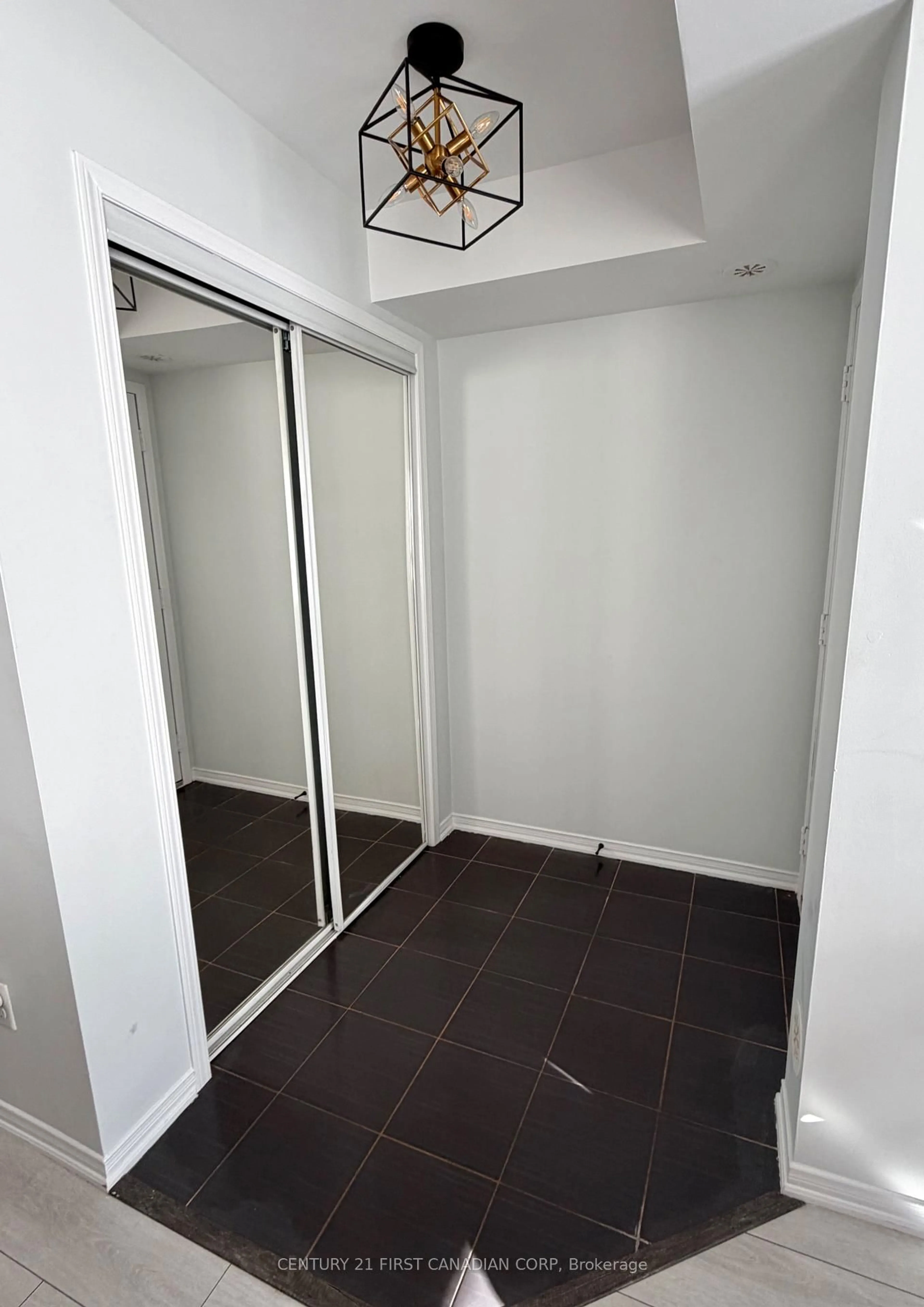 A pic of a room for 35 Hays Blvd #2, Oakville Ontario L6H 0J1