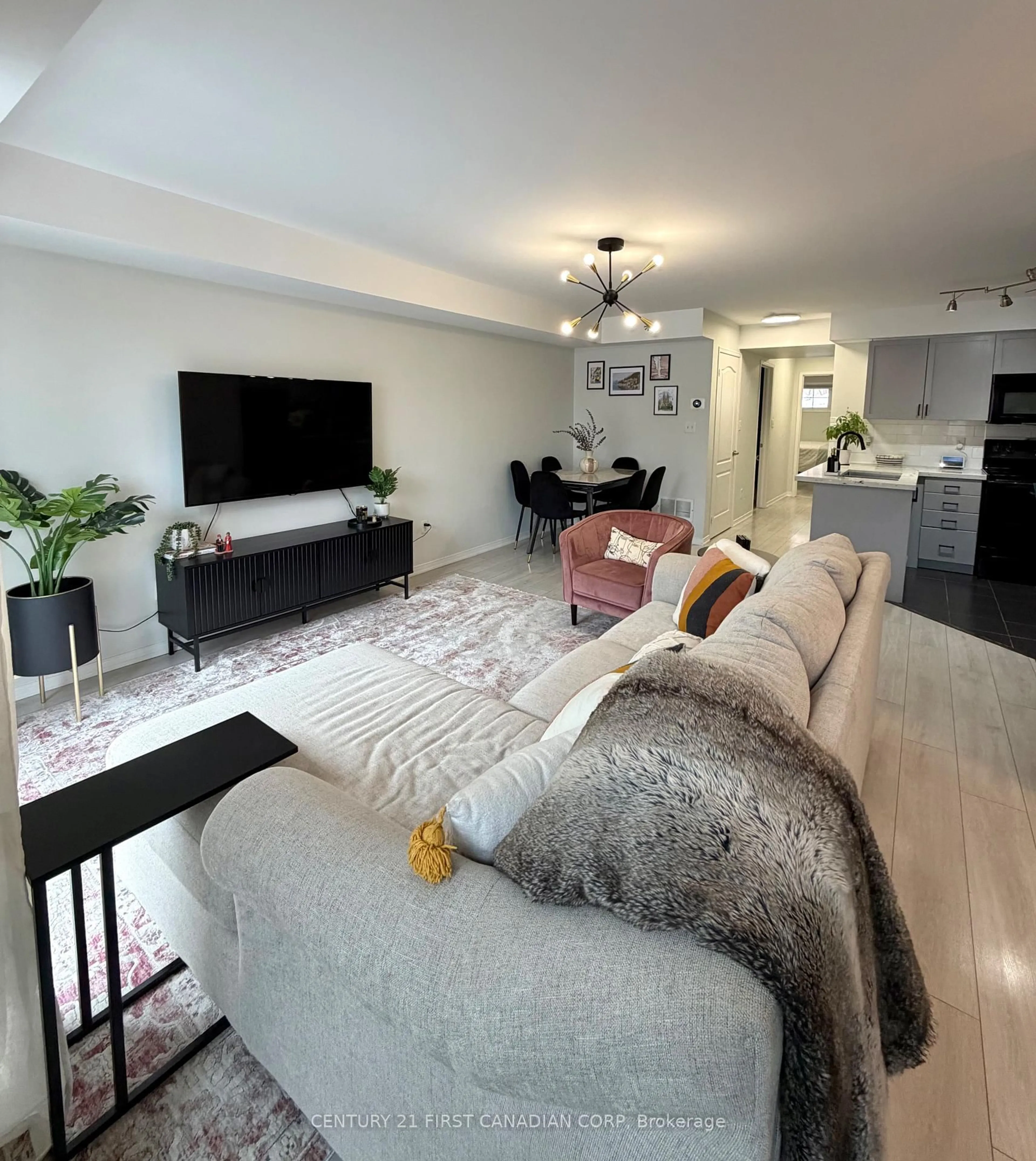 Living room with furniture, unknown for 35 Hays Blvd #2, Oakville Ontario L6H 0J1