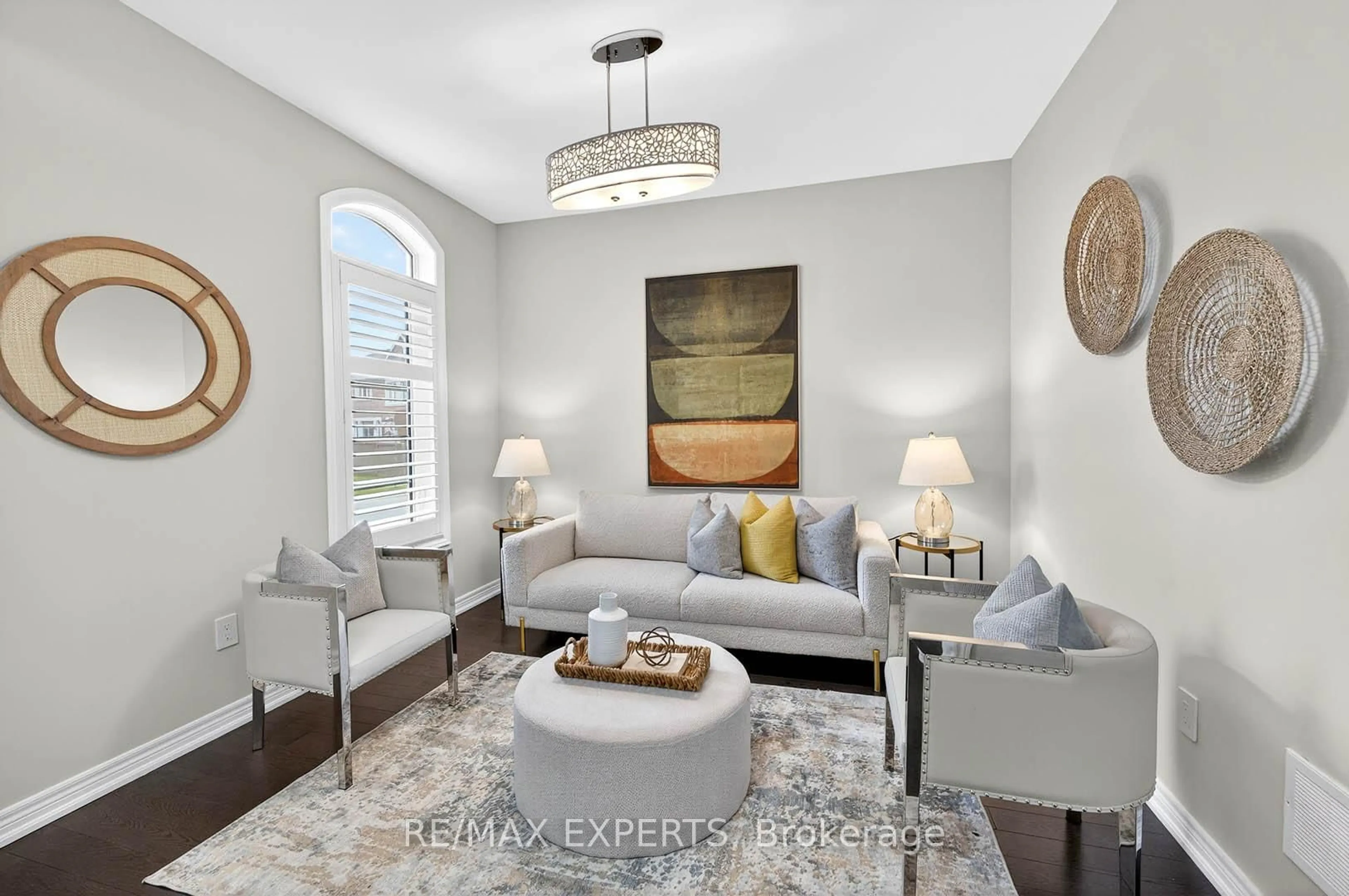 Living room with furniture, unknown for 31 Gillis Rd, Brampton Ontario L7A 4V6