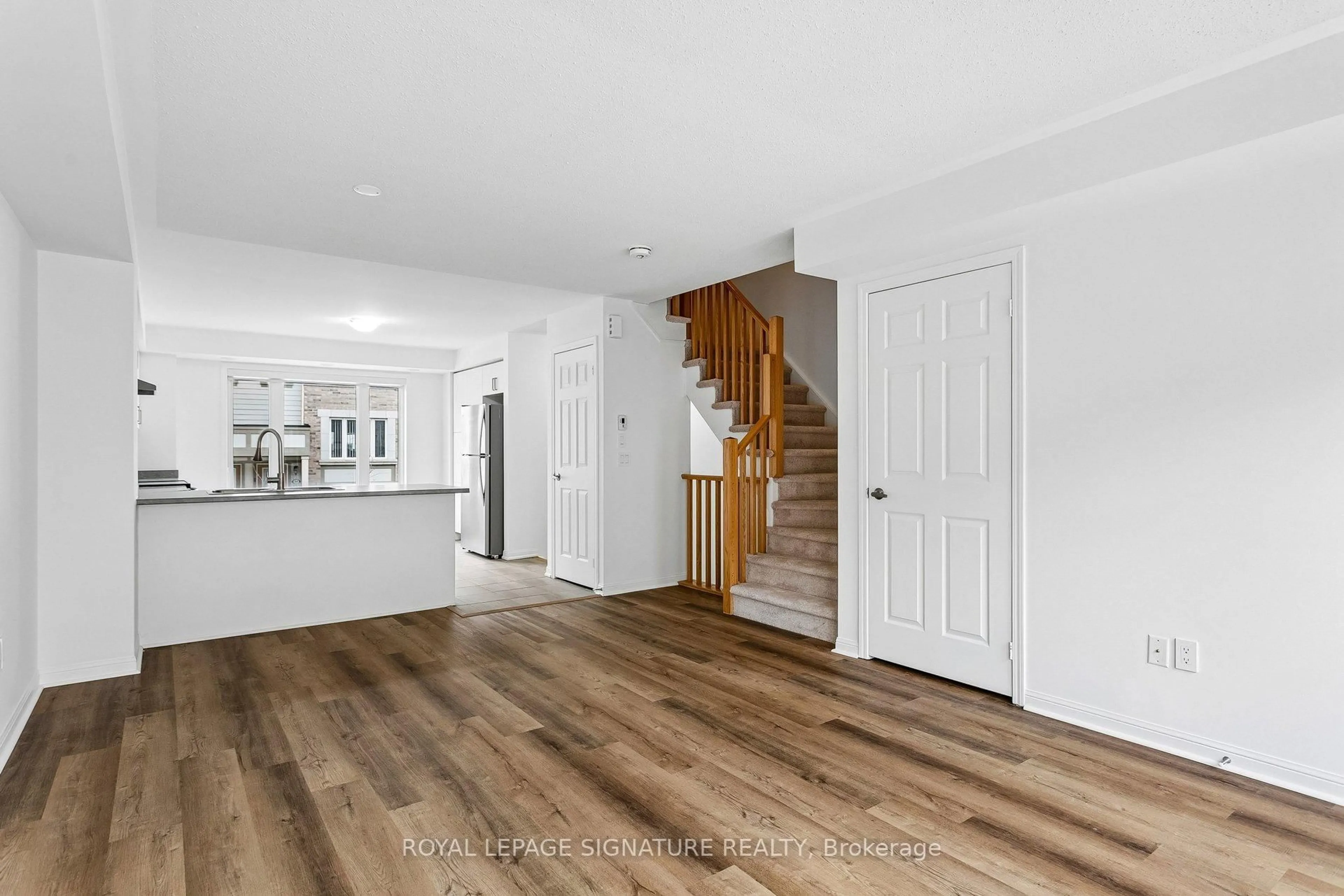 Indoor entryway for 1 Beckenrose Crt #136, Brampton Ontario L6Y 6G2