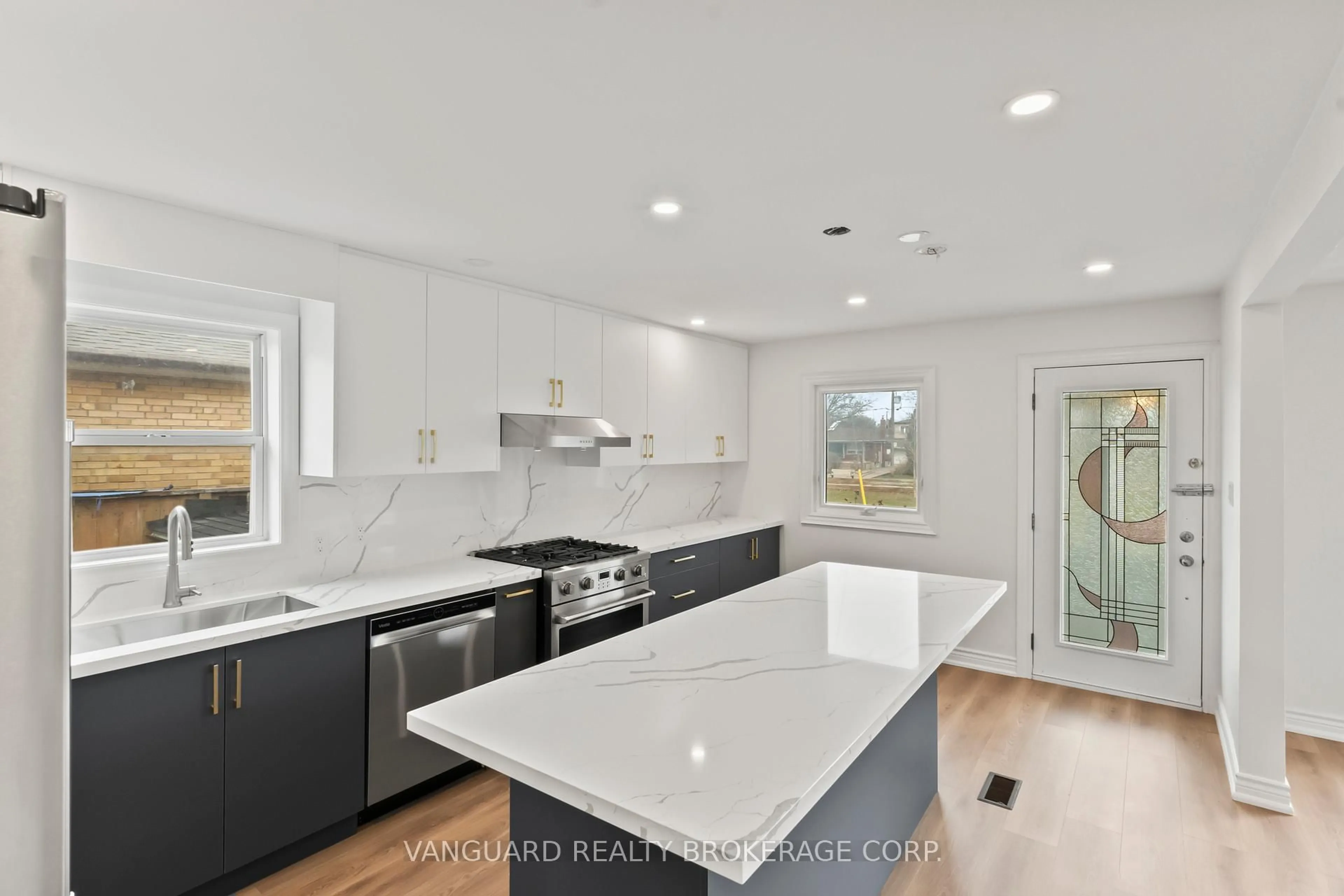 Open concept kitchen, ceramic/tile floor for 69 Joyce Pkwy, Toronto Ontario M6B 2T3