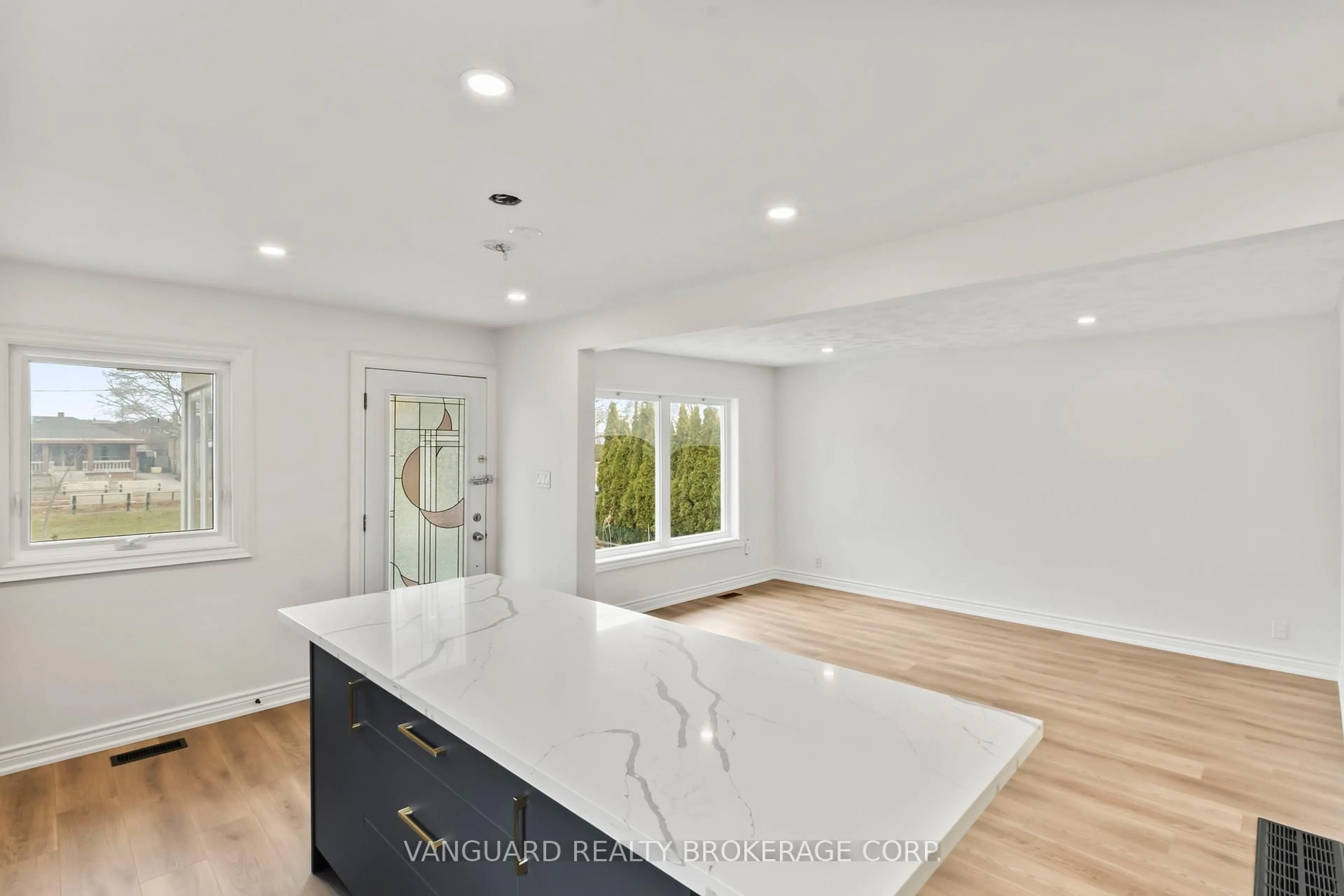 Open concept kitchen, ceramic/tile floor for 69 Joyce Pkwy, Toronto Ontario M6B 2T3