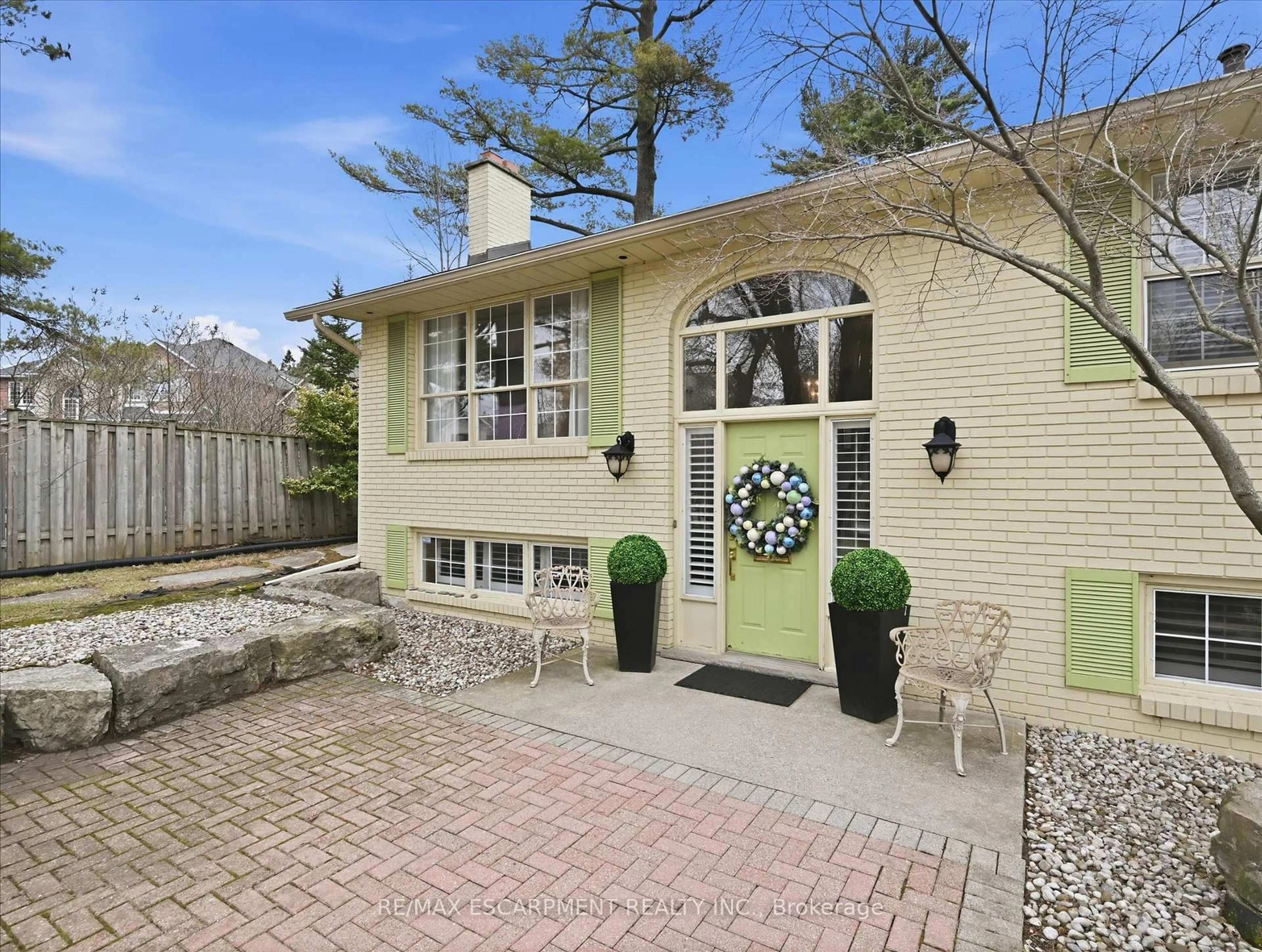 Home with brick exterior material, street for 285 Glen Afton Dr, Burlington Ontario L7L 1G8