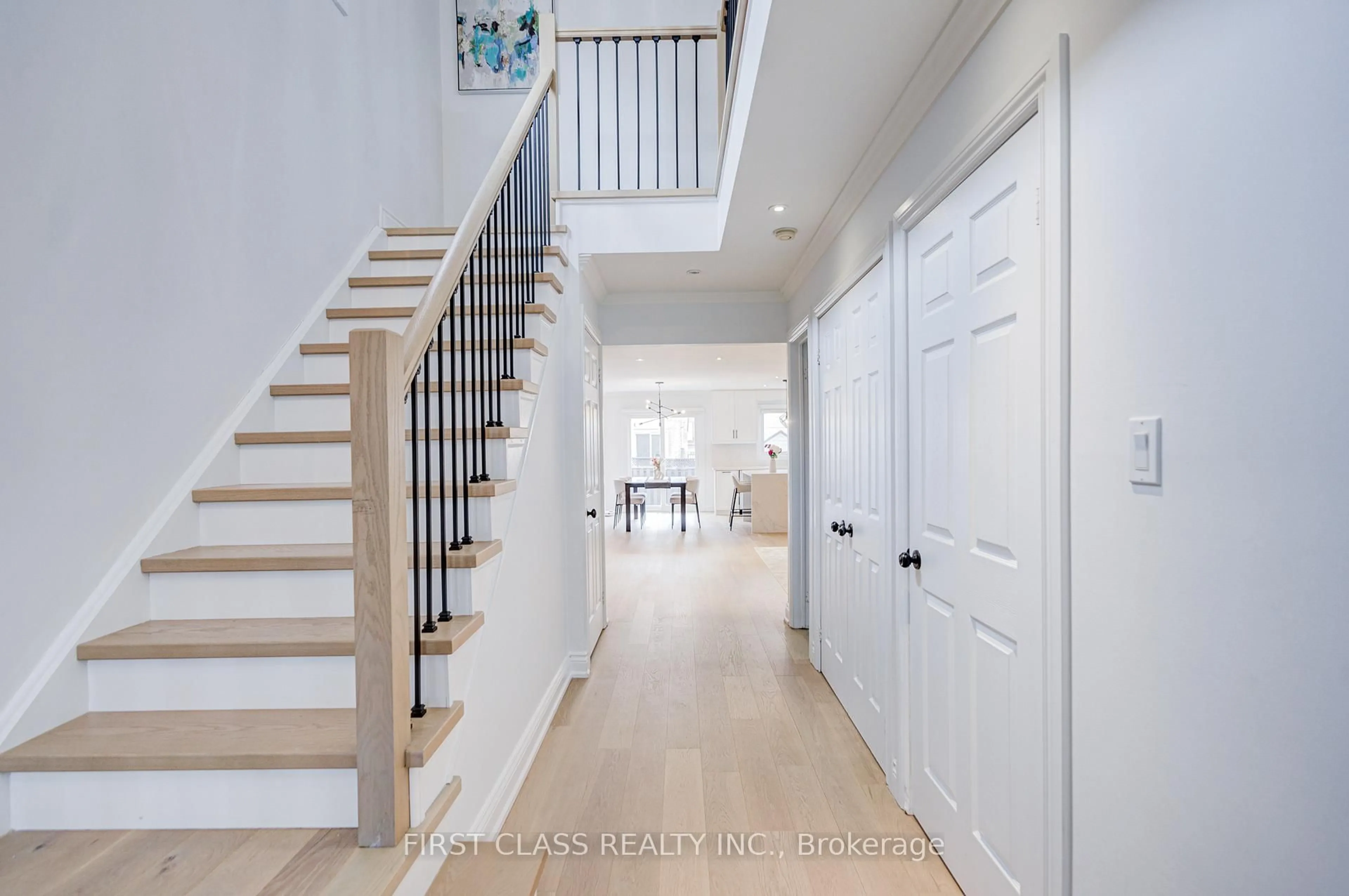 Indoor entryway for 626 Wildgrass Rd, Mississauga Ontario L5B 4J1