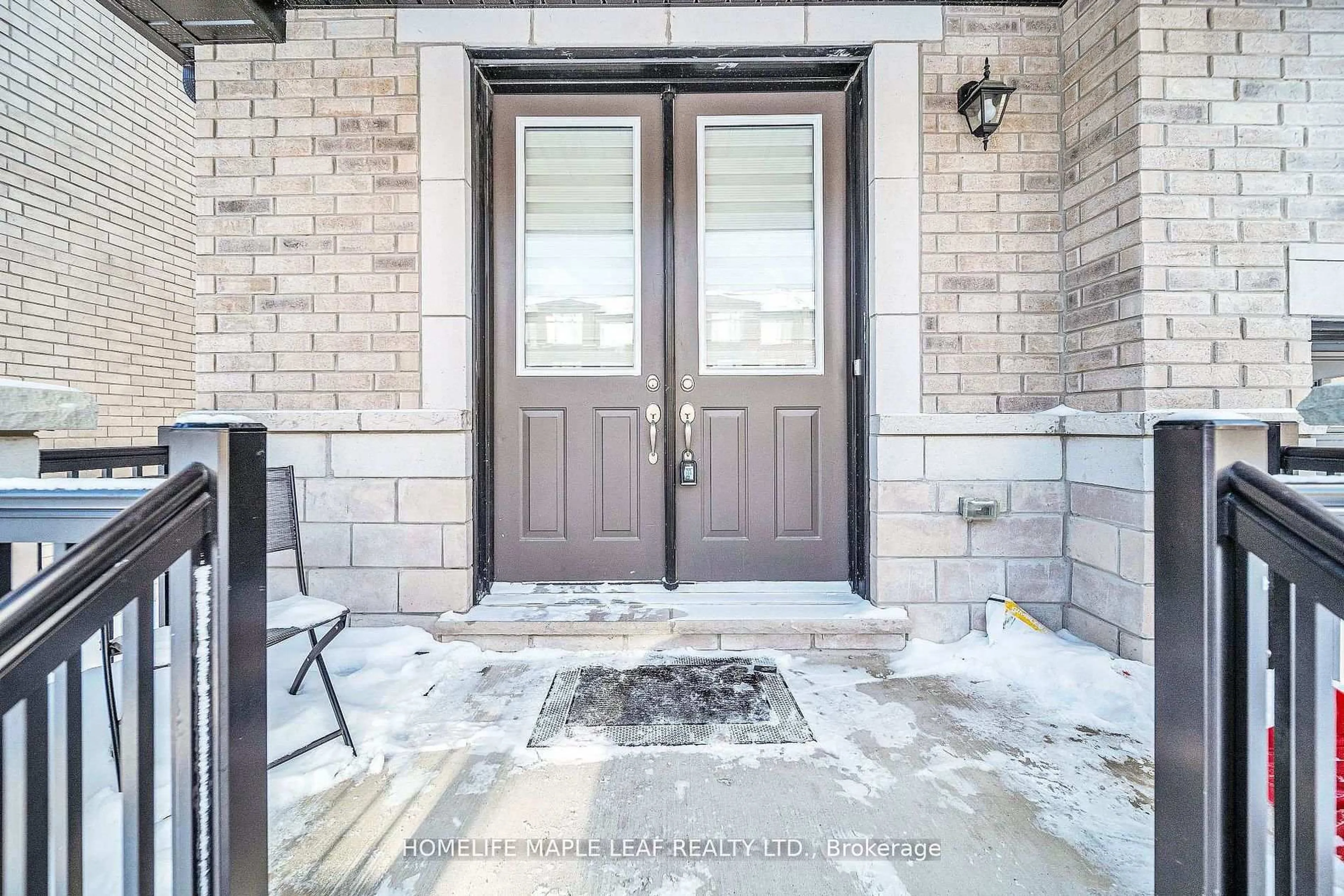 Indoor entryway for 32 Camino Real Dr, Caledon Ontario L7C 1Z9