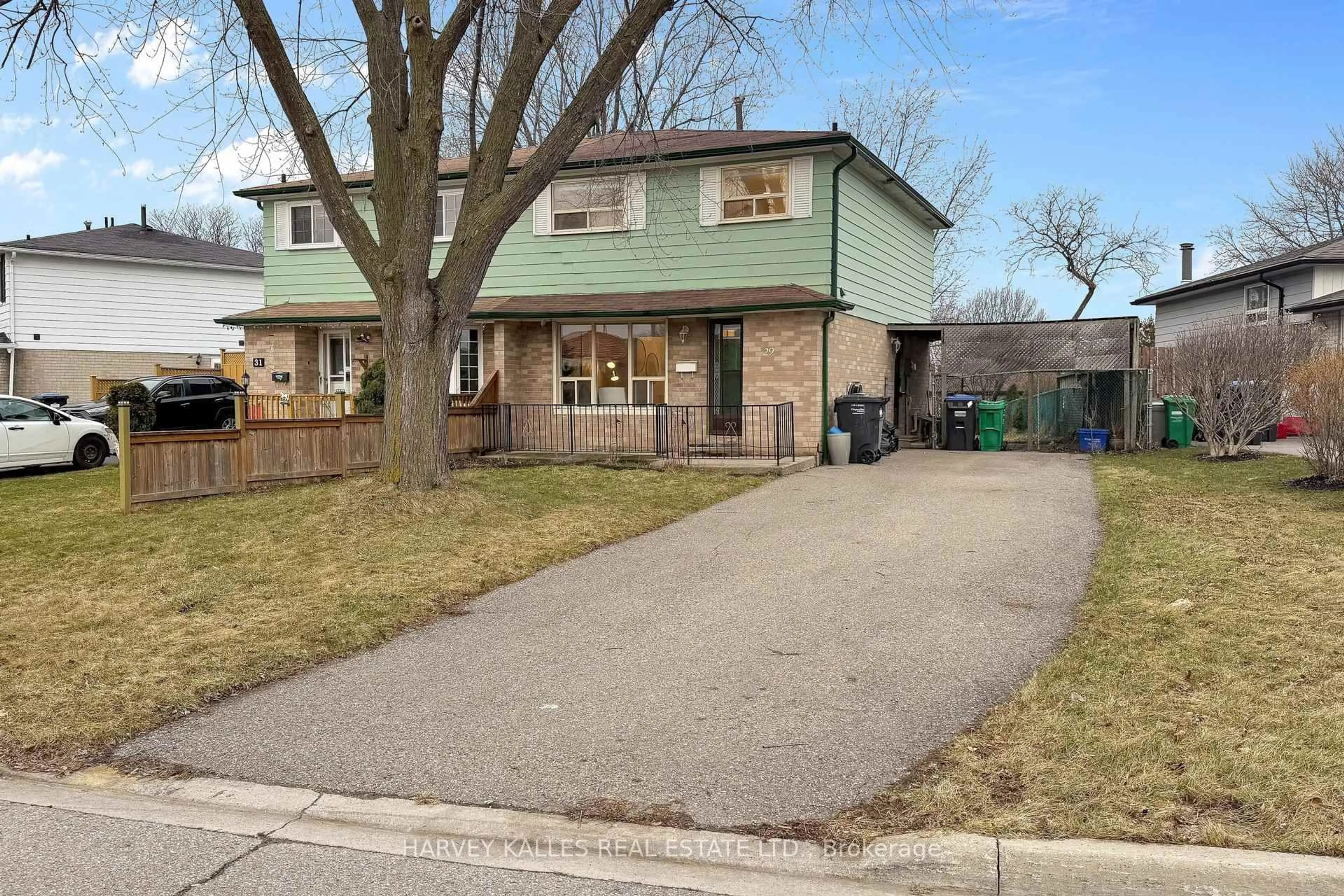 A pic from outside/outdoor area/front of a property/back of a property/a pic from drone, street for 29 Glenmore Cres, Brampton Ontario L6S 1H9