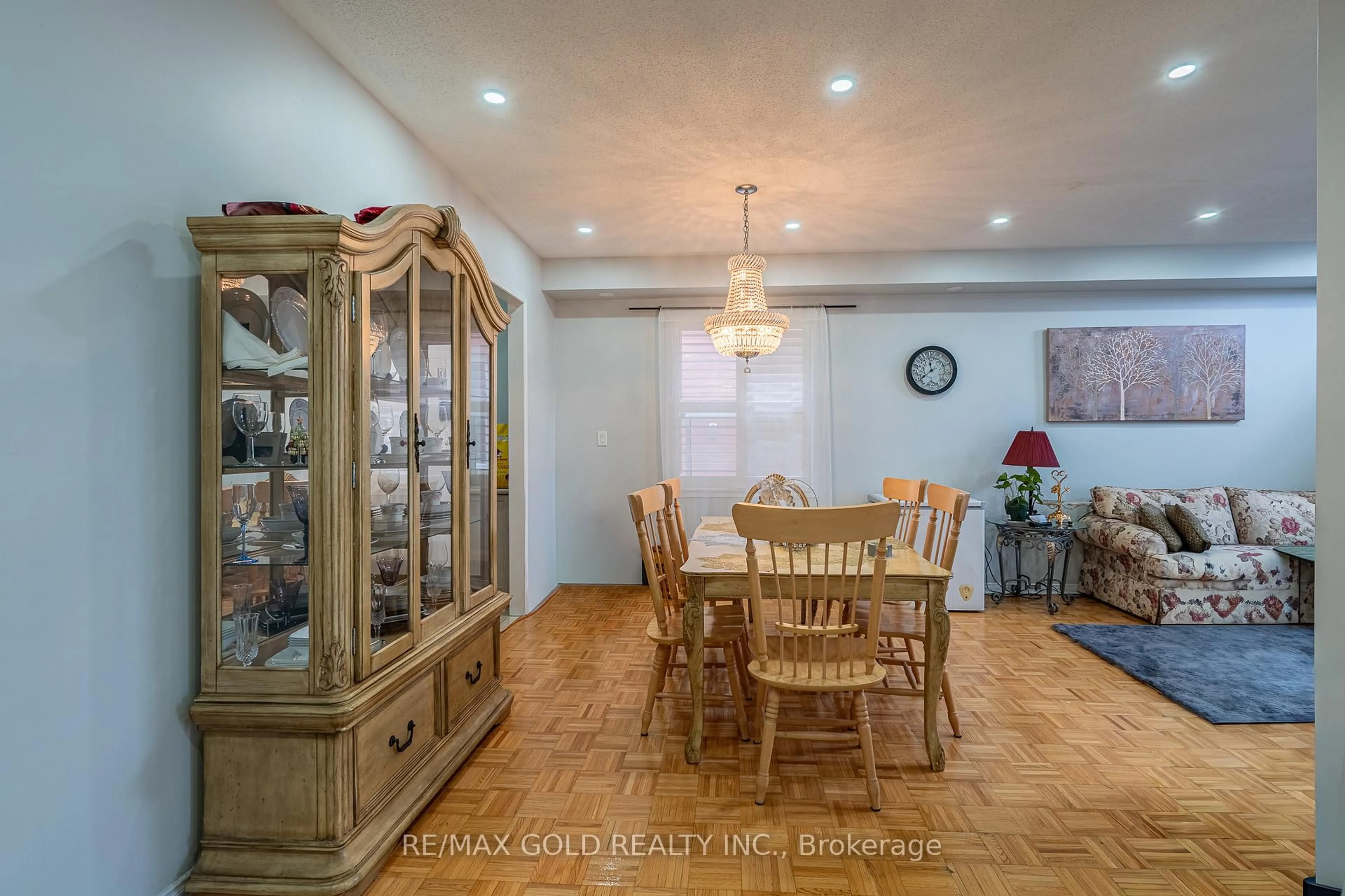 Dining room, wood/laminate floor for 10 Sugarcane Ave, Brampton Ontario L6R 3C8