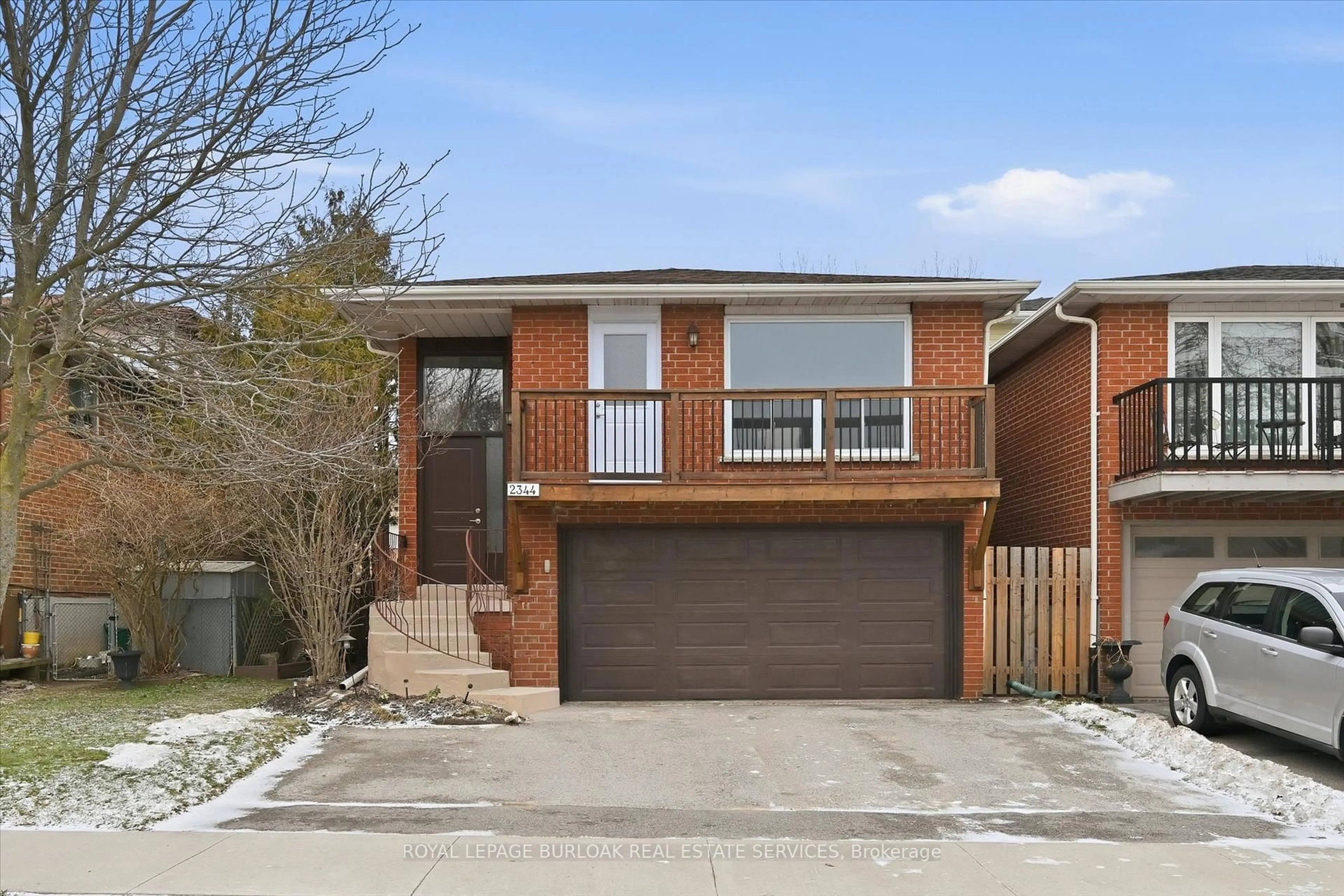 Home with brick exterior material, street for 2344 Glastonbury Rd, Burlington Ontario L7P 3Y3
