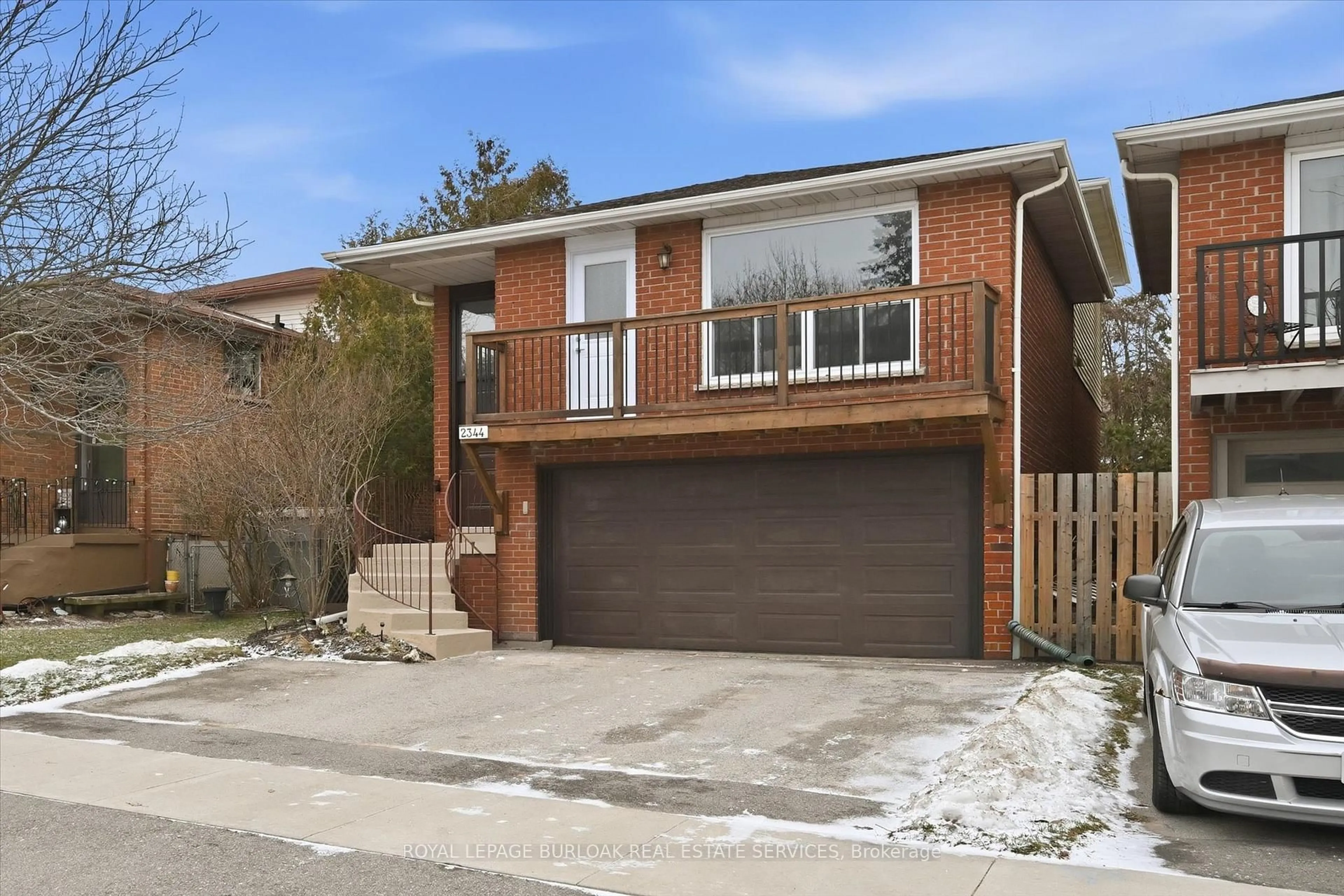 Home with brick exterior material, street for 2344 Glastonbury Rd, Burlington Ontario L7P 3Y3
