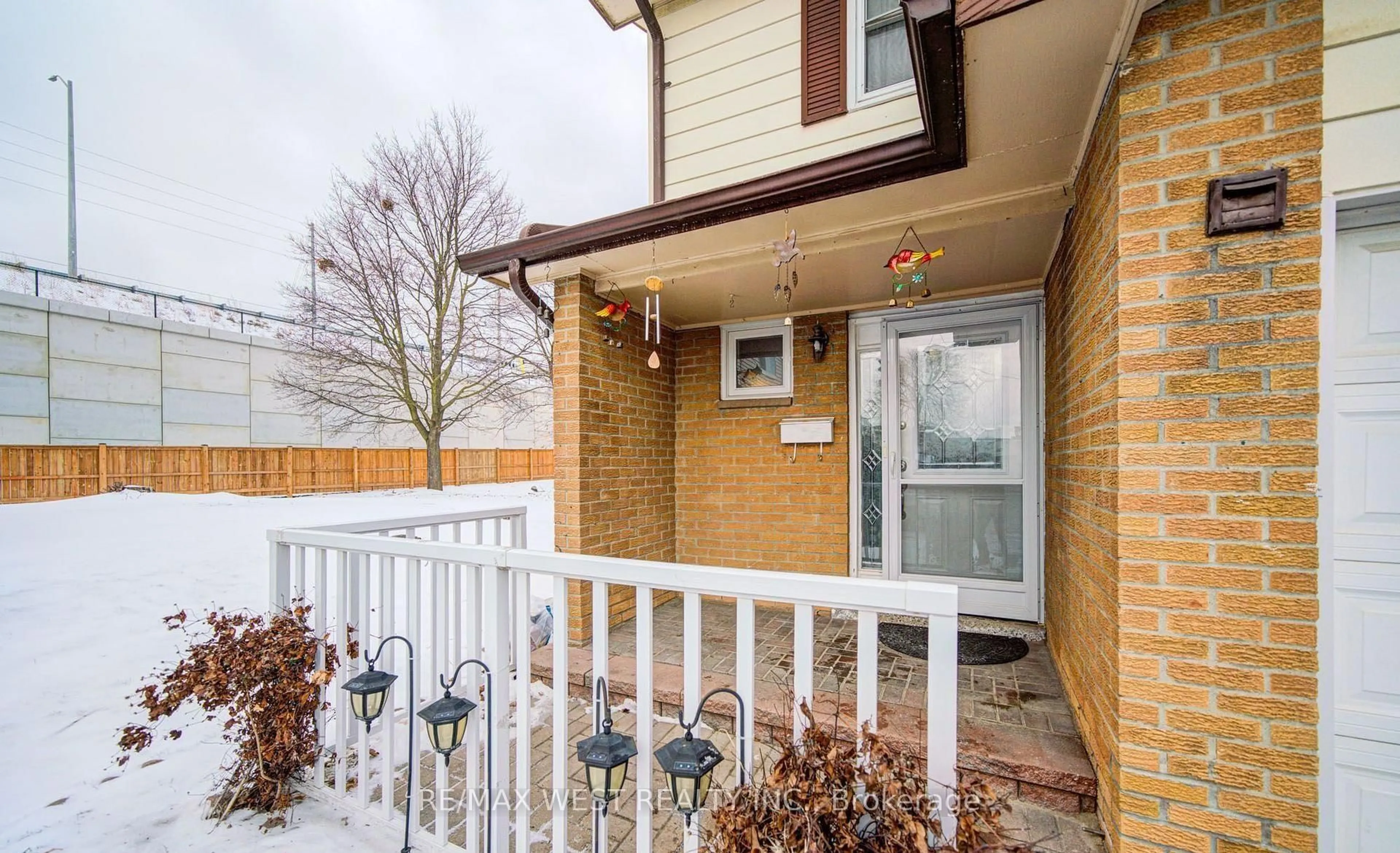 Patio, street for 3525 Brandon Gate Dr #71, Mississauga Ontario L4T 3M3