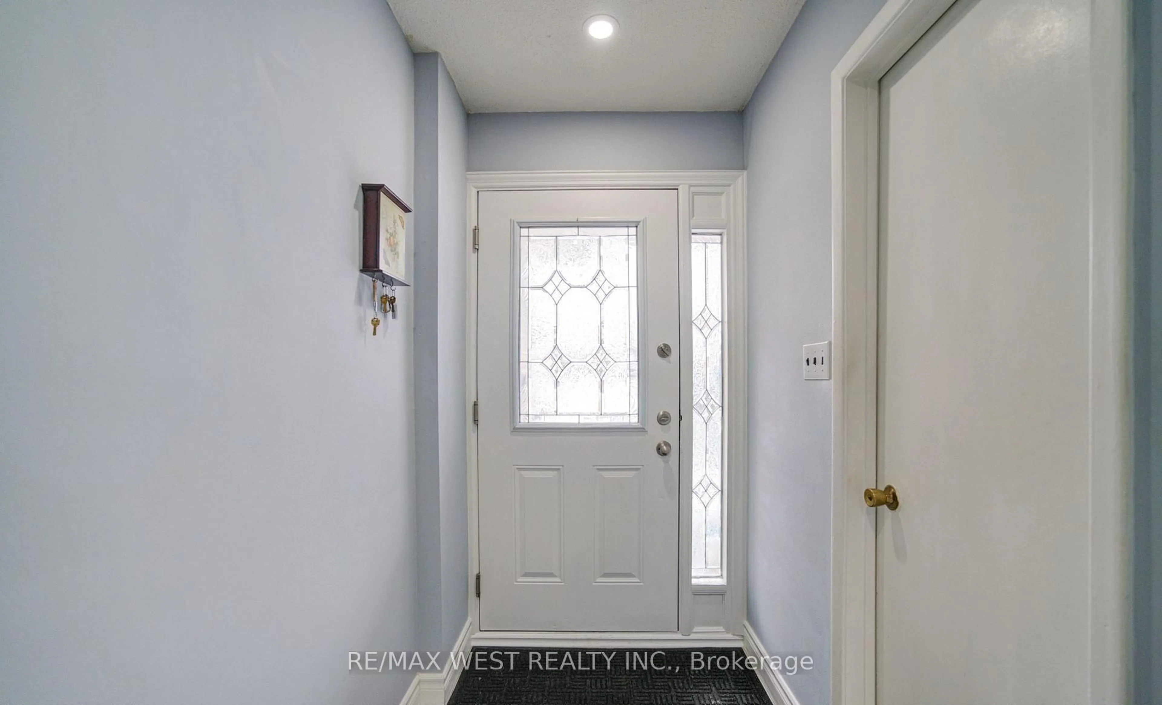 Indoor entryway for 3525 Brandon Gate Dr #71, Mississauga Ontario L4T 3M3