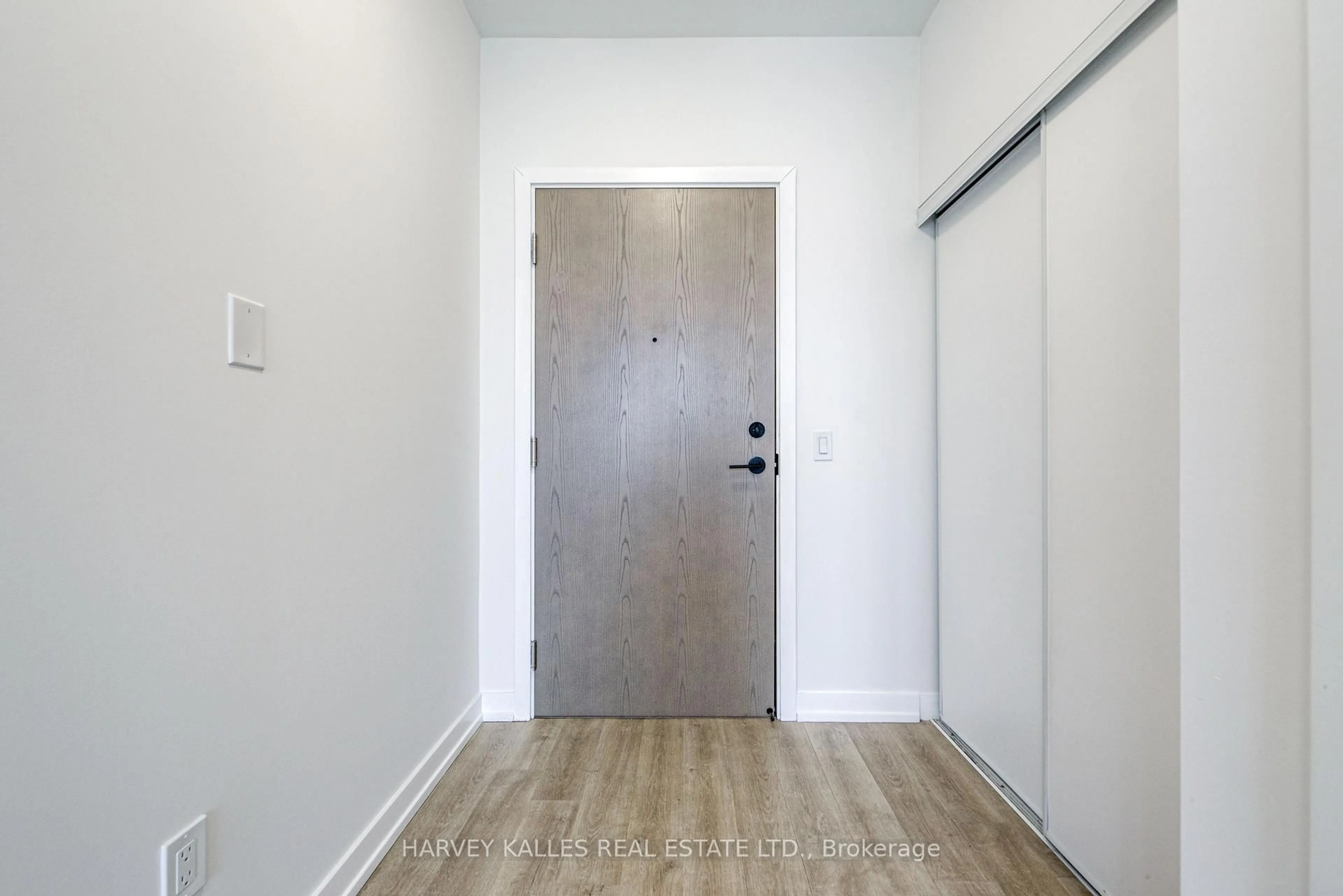 Indoor entryway for 2300 St Clair Ave #1001, Toronto Ontario M6P 0B3