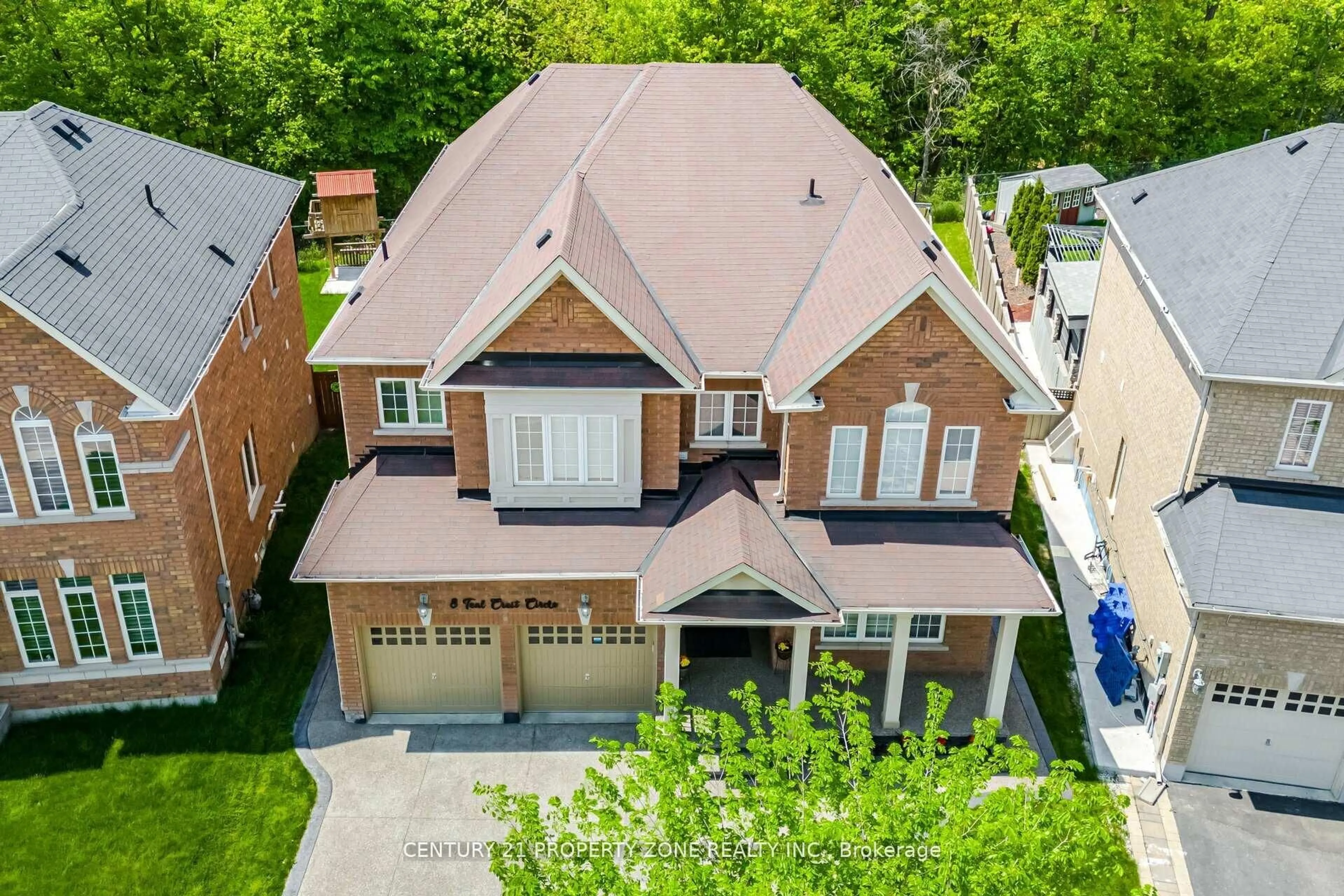A pic from outside/outdoor area/front of a property/back of a property/a pic from drone, street for 8 Teal Crest Circ, Brampton Ontario L6X 2Z6