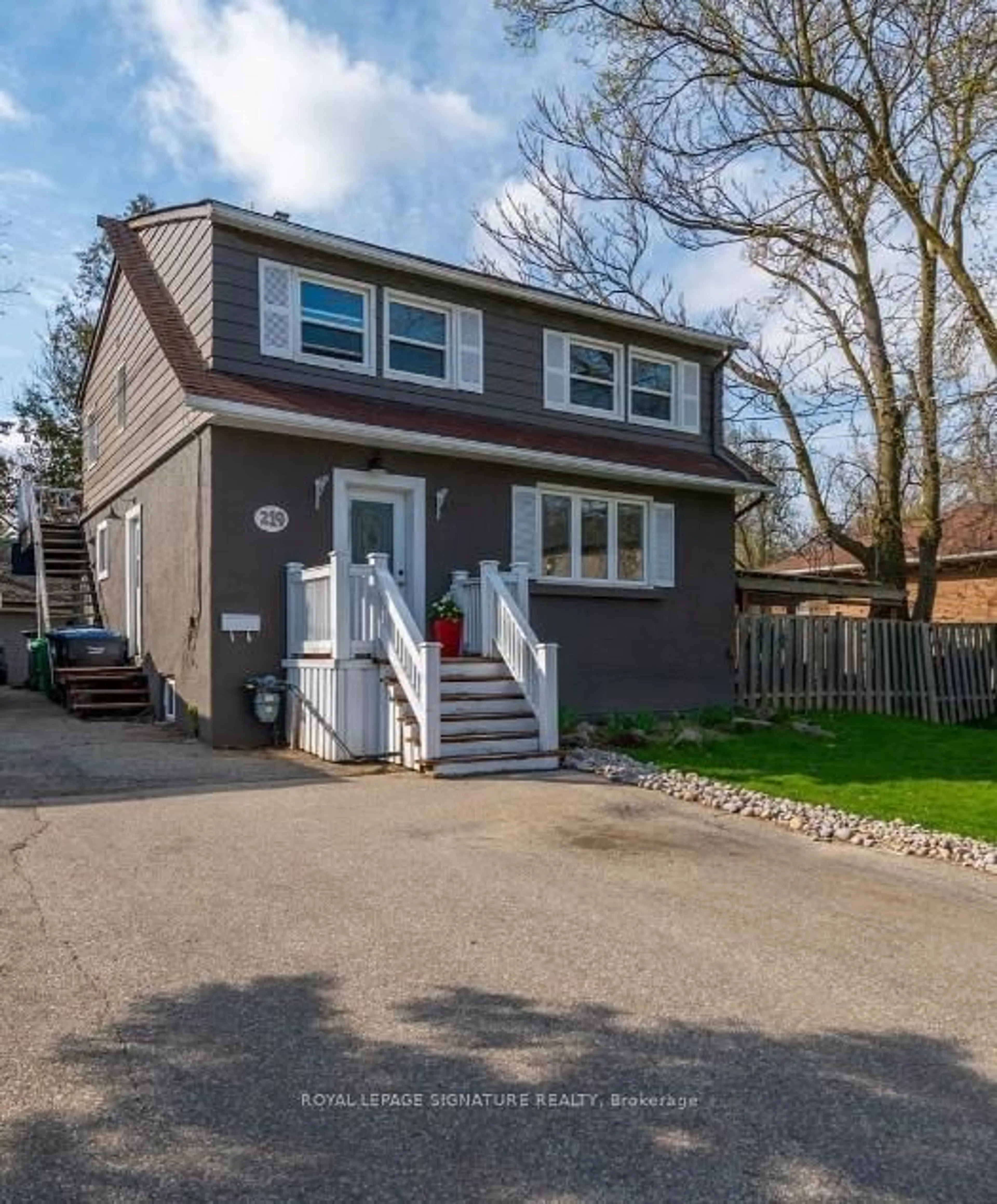 Home with vinyl exterior material, street for 219 Angelene St, Mississauga Ontario L5G 1X3