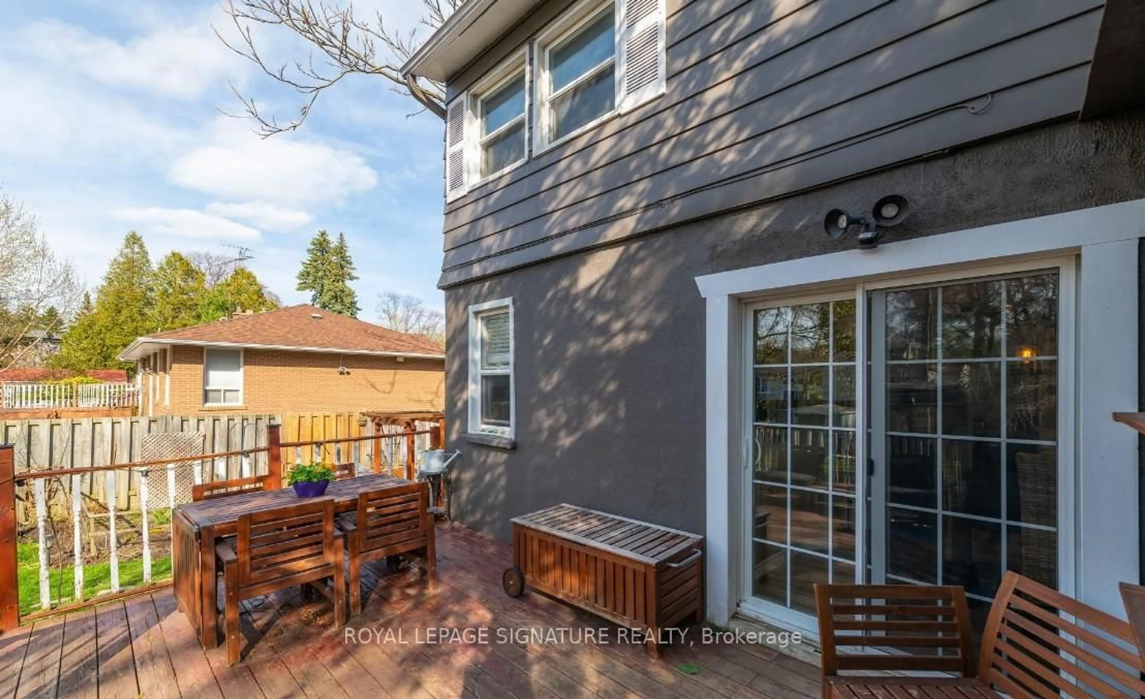 Patio, street for 219 Angelene St, Mississauga Ontario L5G 1X3