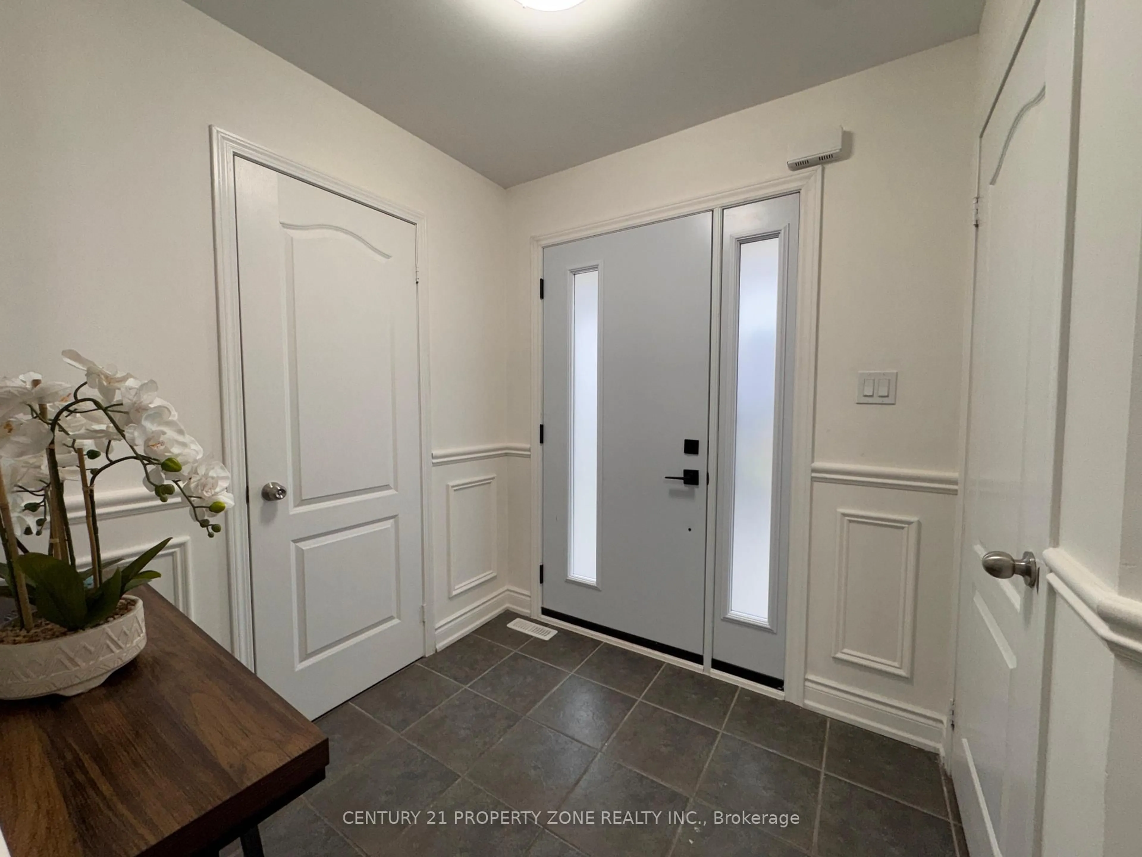 Indoor entryway for 84 Tideland Dr, Brampton Ontario L7A 2W1