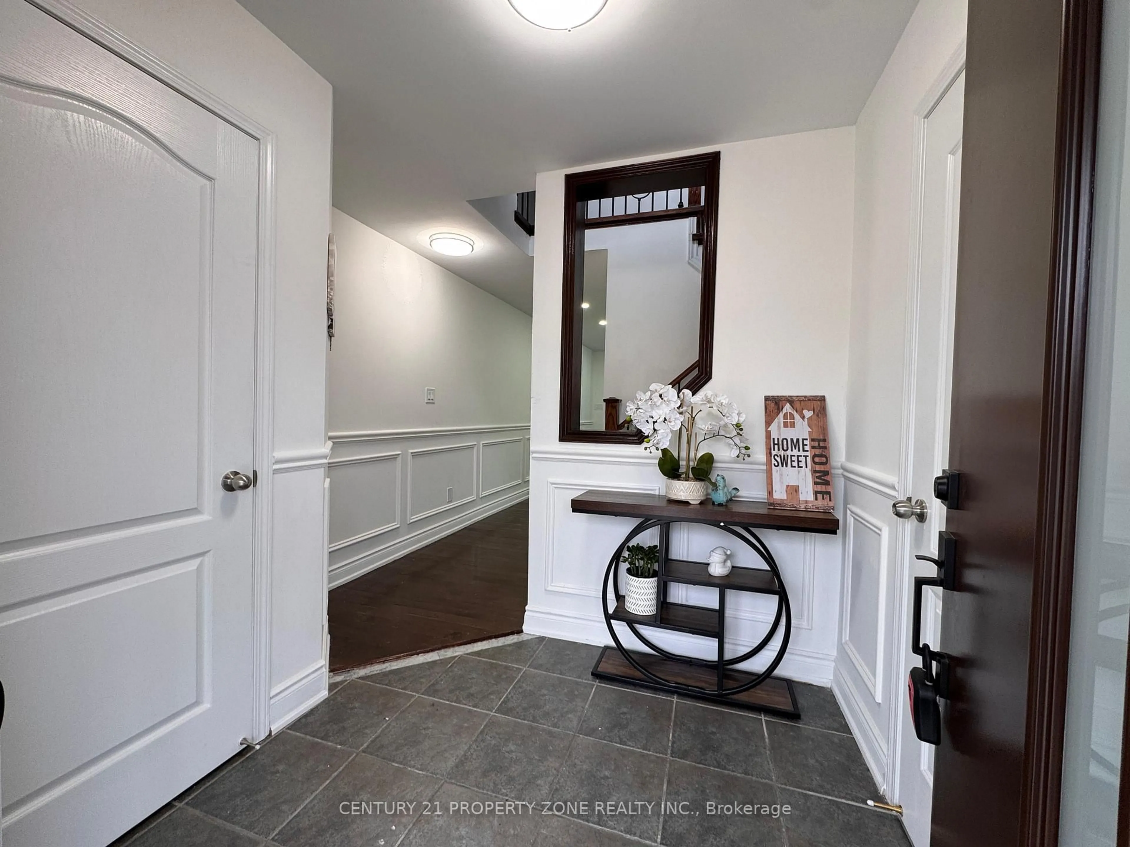 Indoor entryway for 84 Tideland Dr, Brampton Ontario L7A 2W1