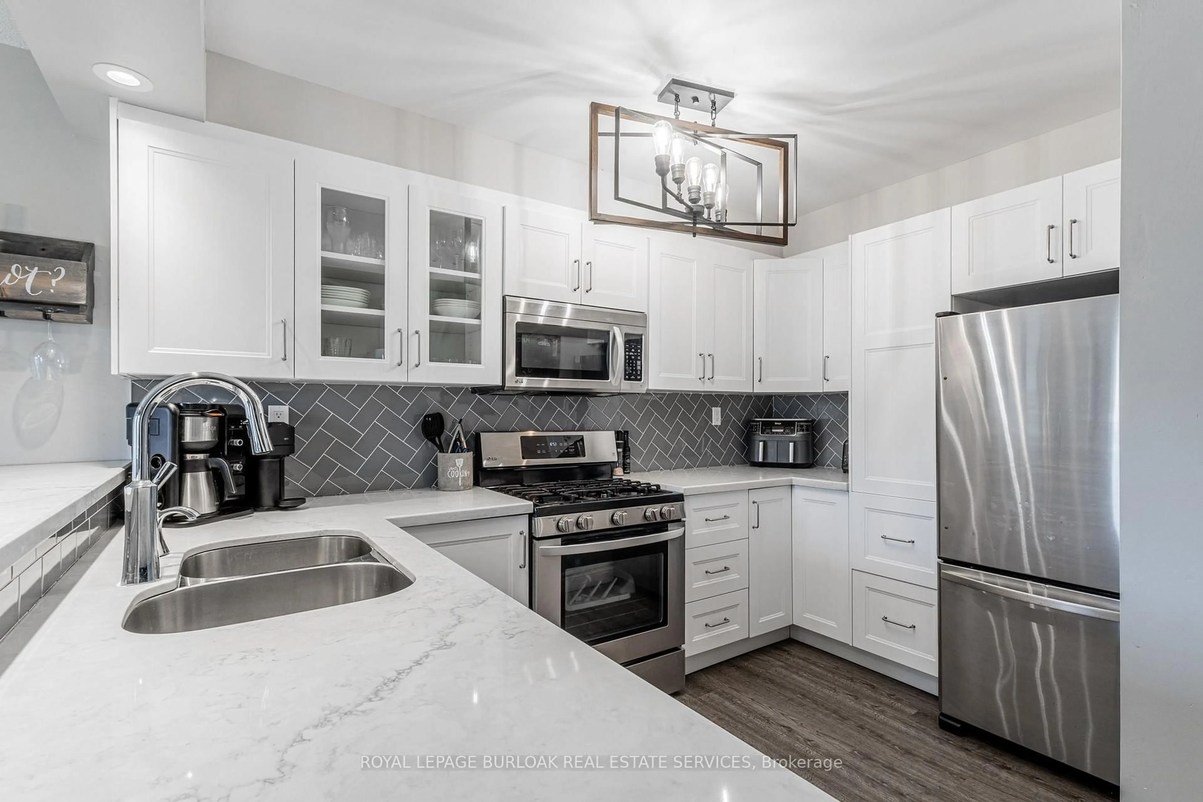 Open concept kitchen, ceramic/tile floor for 2065 Amherst Heights Crt #43, Burlington Ontario L7P 4S1