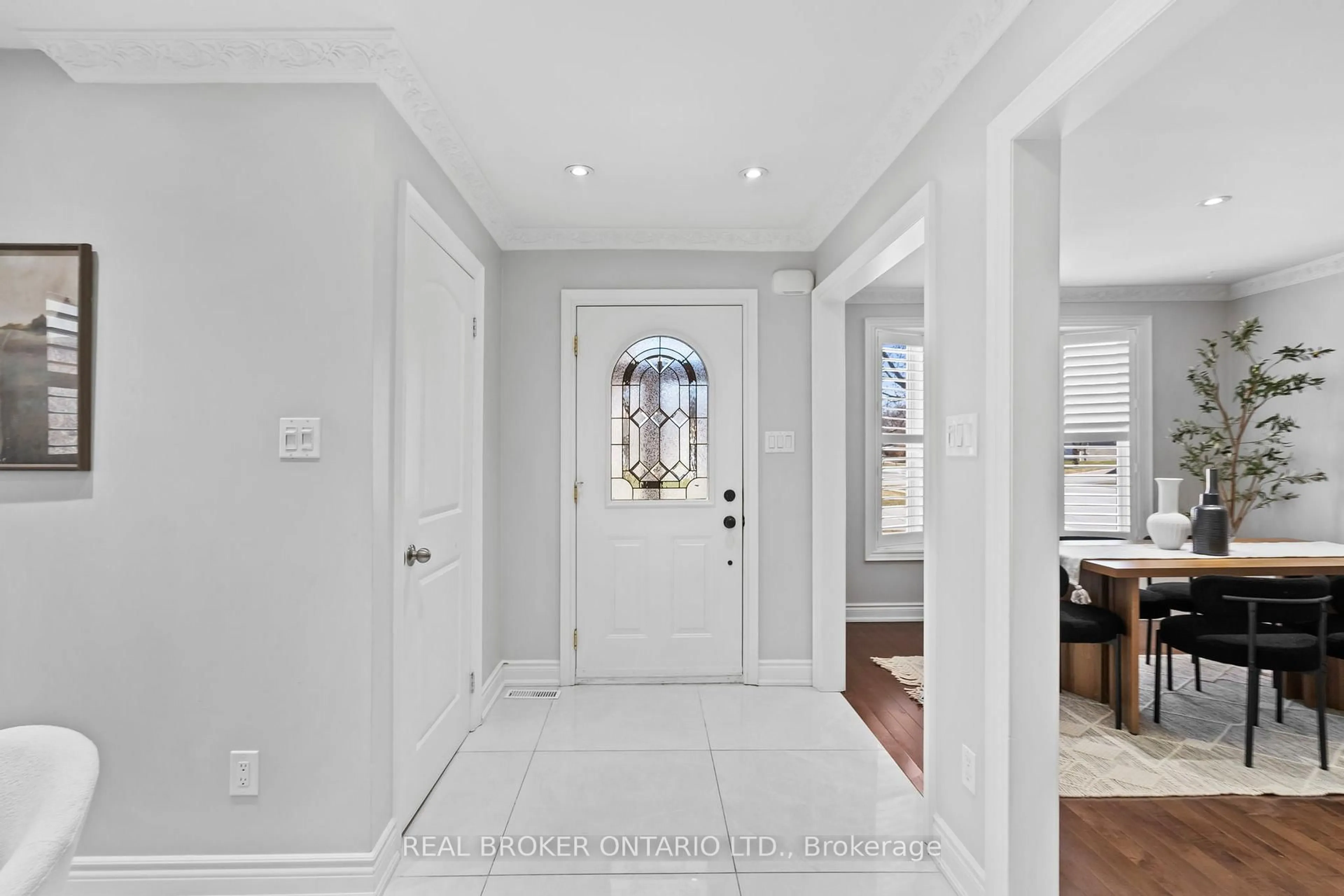 Indoor entryway for 704 Coulson Ave, Milton Ontario L9T 4J4
