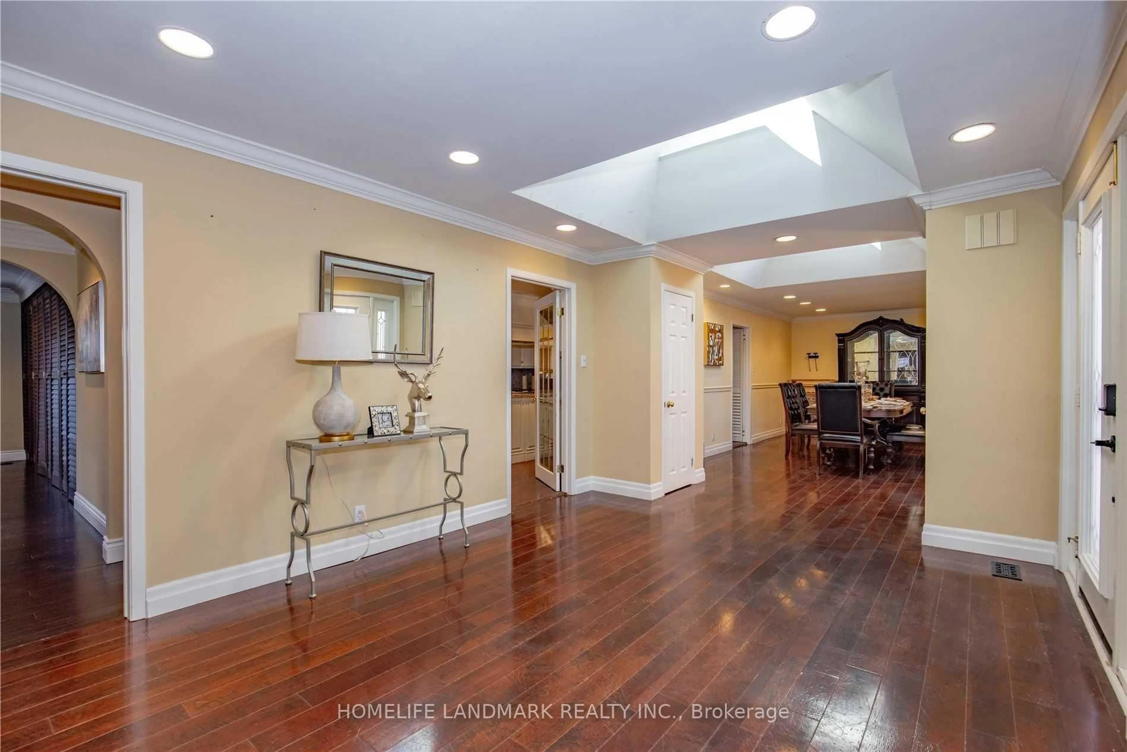 Indoor foyer for 2301 Bennington Gate, Oakville Ontario L6J 5Z4