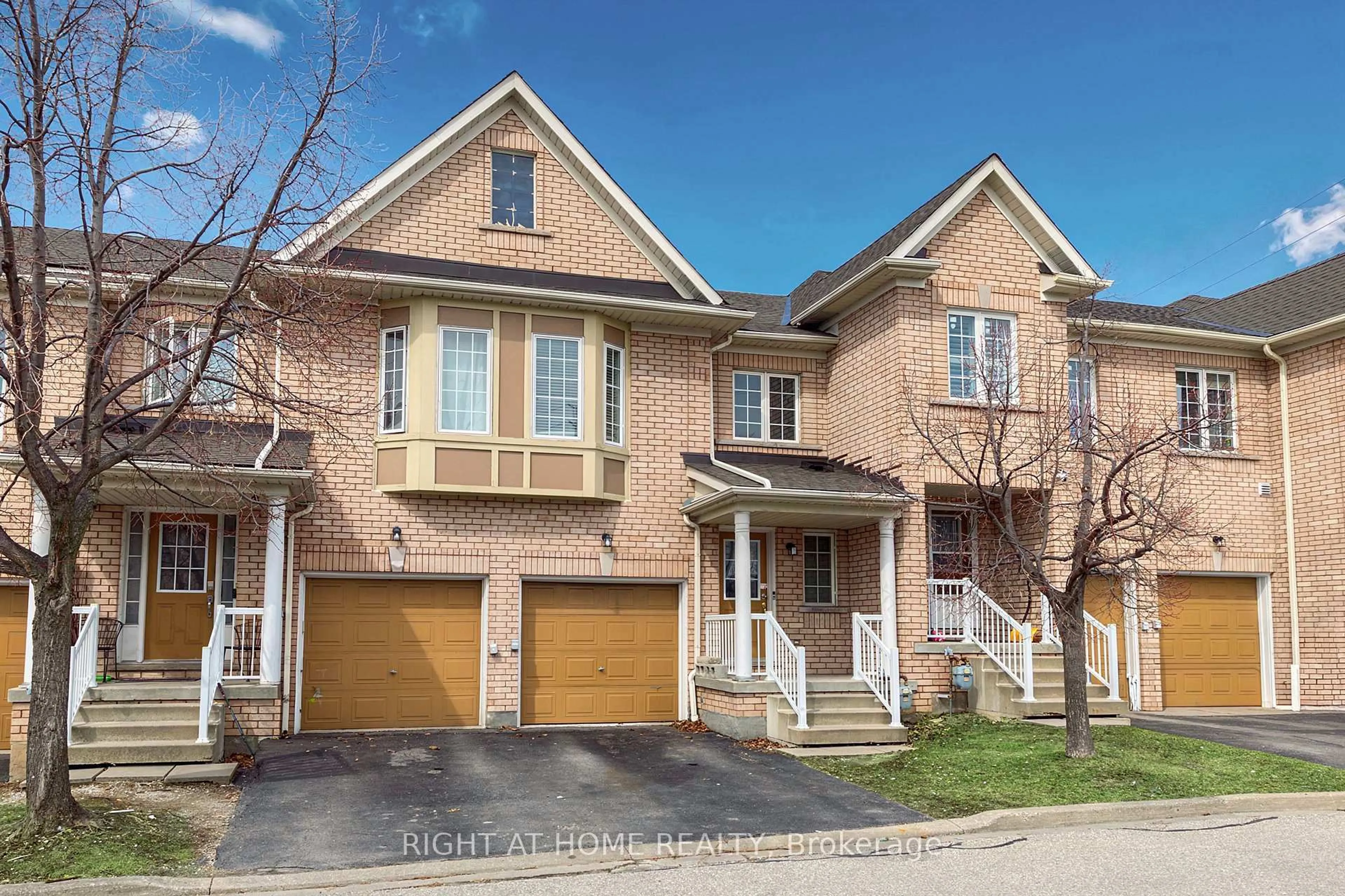 Home with brick exterior material, street for 770 OTHELLO Crt #5, Mississauga Ontario L5W 1Y2