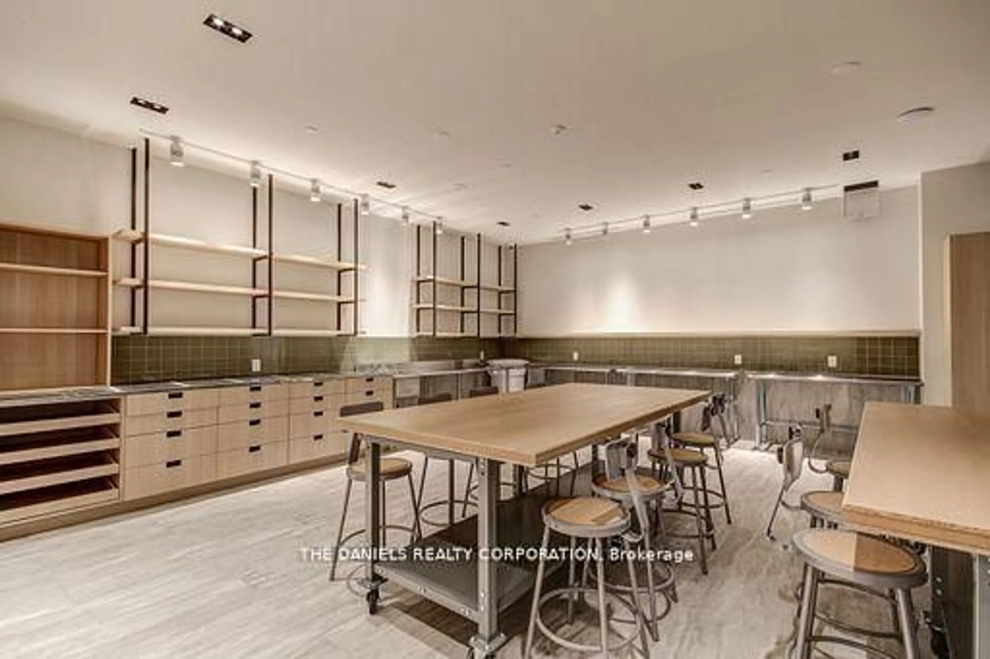 Unknown for 2485 Eglinton Ave #1213, Mississauga Ontario L5M 2T1