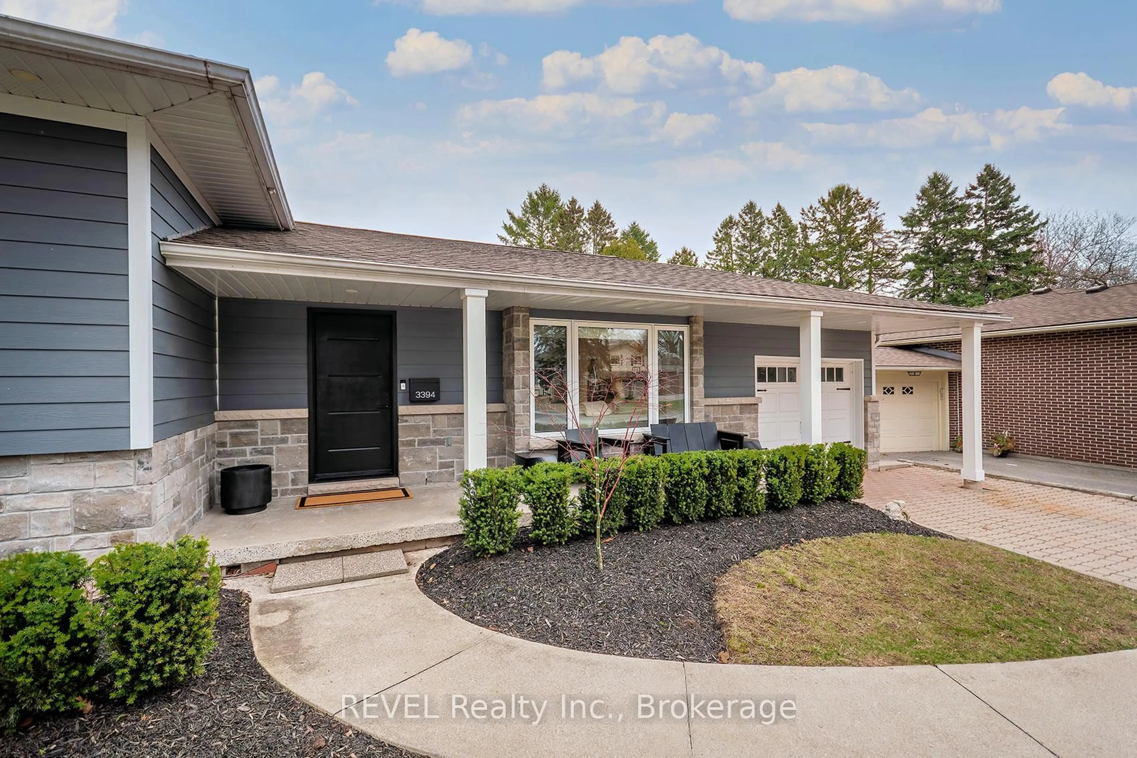 Home with vinyl exterior material, street for 3394 Guildwood Dr, Burlington Ontario L7N 1L7