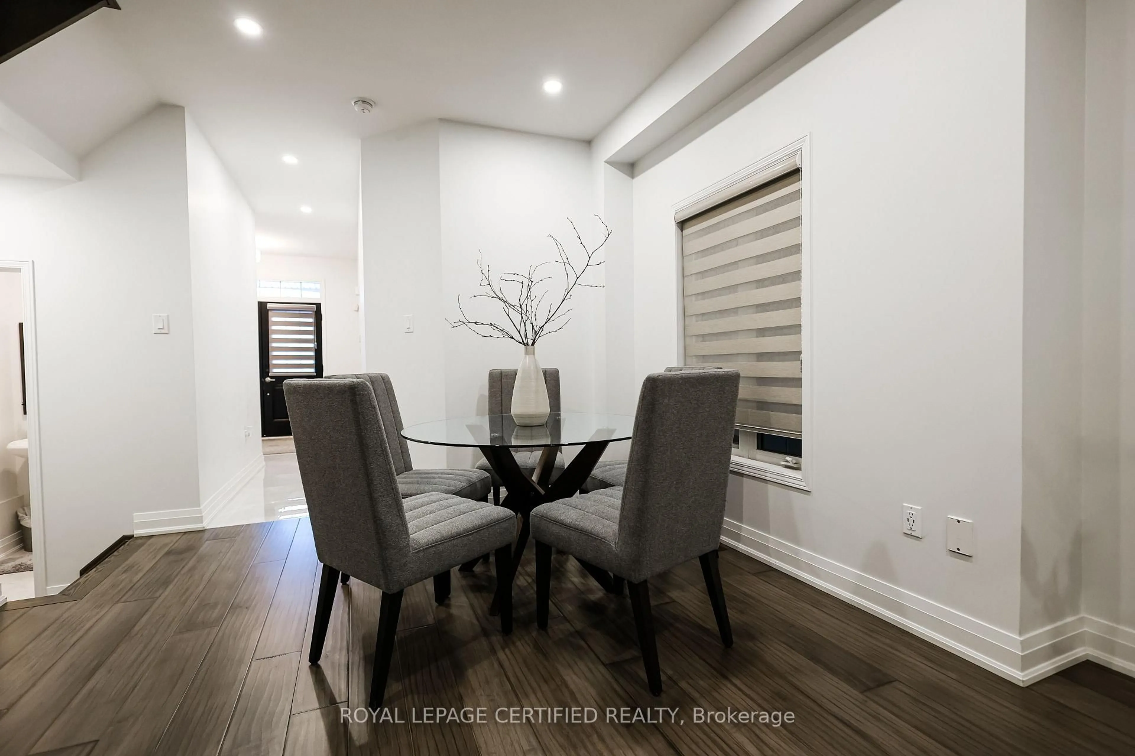 Dining room, wood/laminate floor for 28 Kilrea Way, Brampton Ontario L6X 0R1