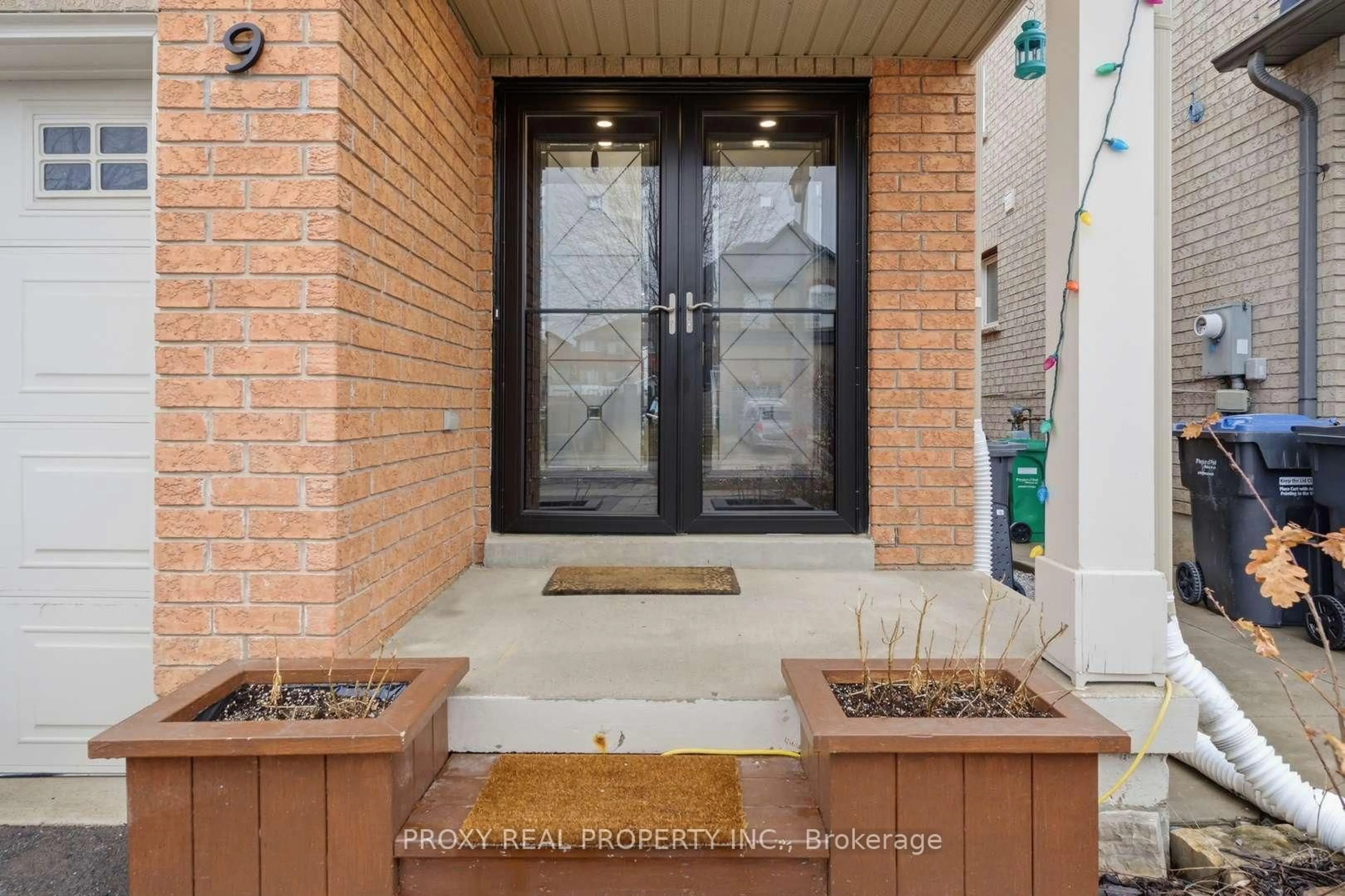 Indoor entryway for 9 Bolton Camp Way, Caledon Ontario L7E 2Y7