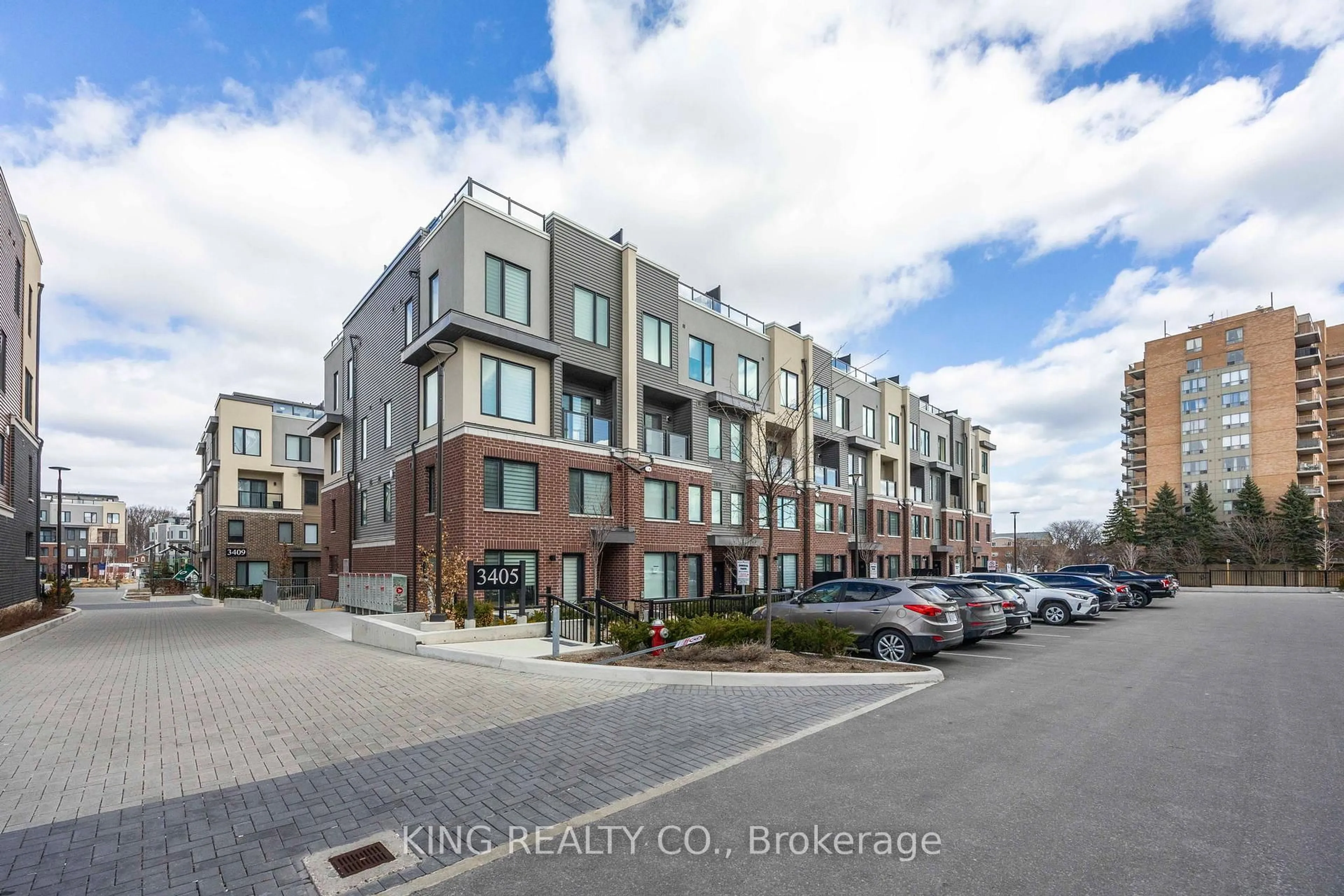 A pic from outside/outdoor area/front of a property/back of a property/a pic from drone, street for 3405 Ridgeway Dr #9, Mississauga Ontario L5L 0B9