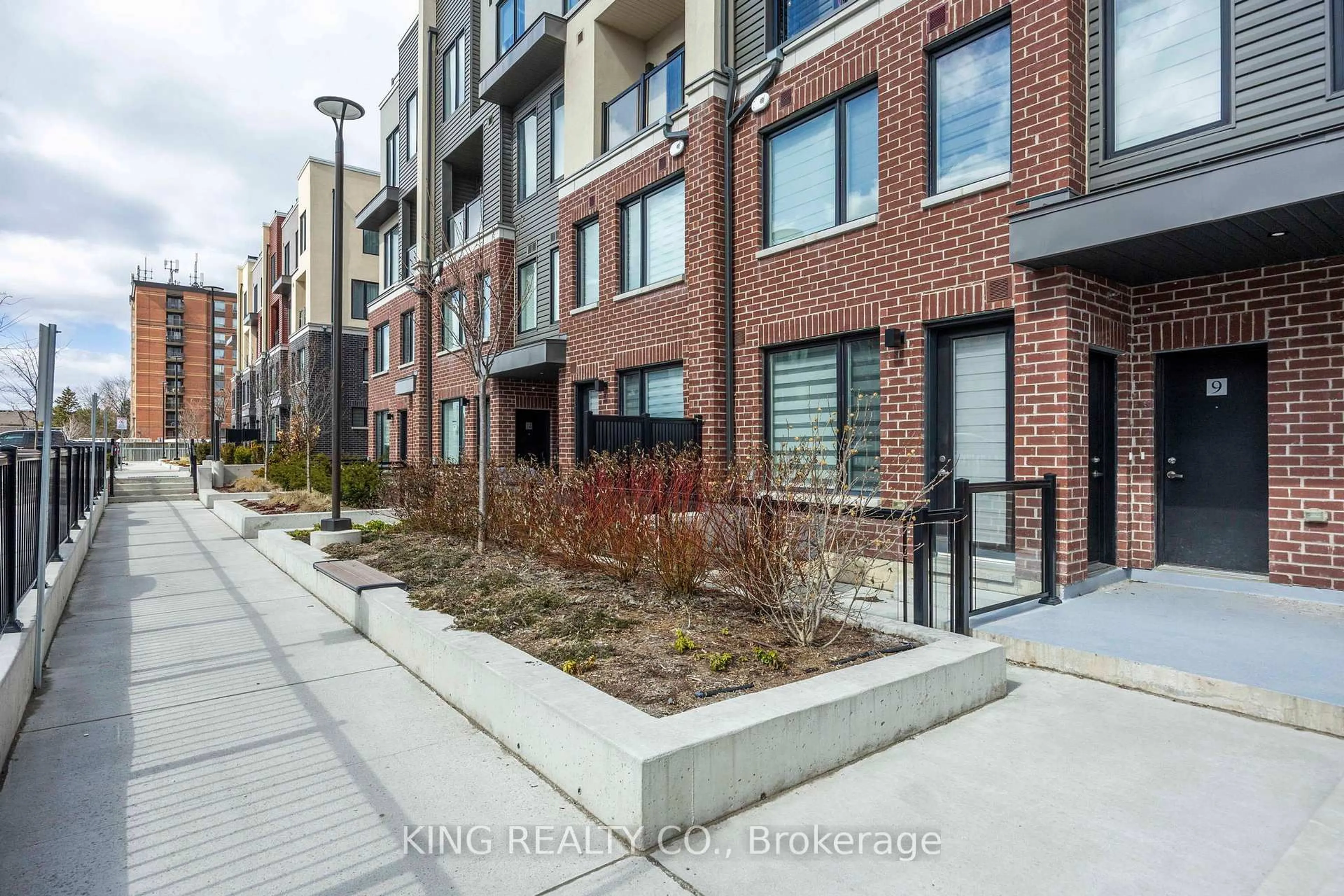 Home with brick exterior material, street for 3405 Ridgeway Dr #9, Mississauga Ontario L5L 0B9