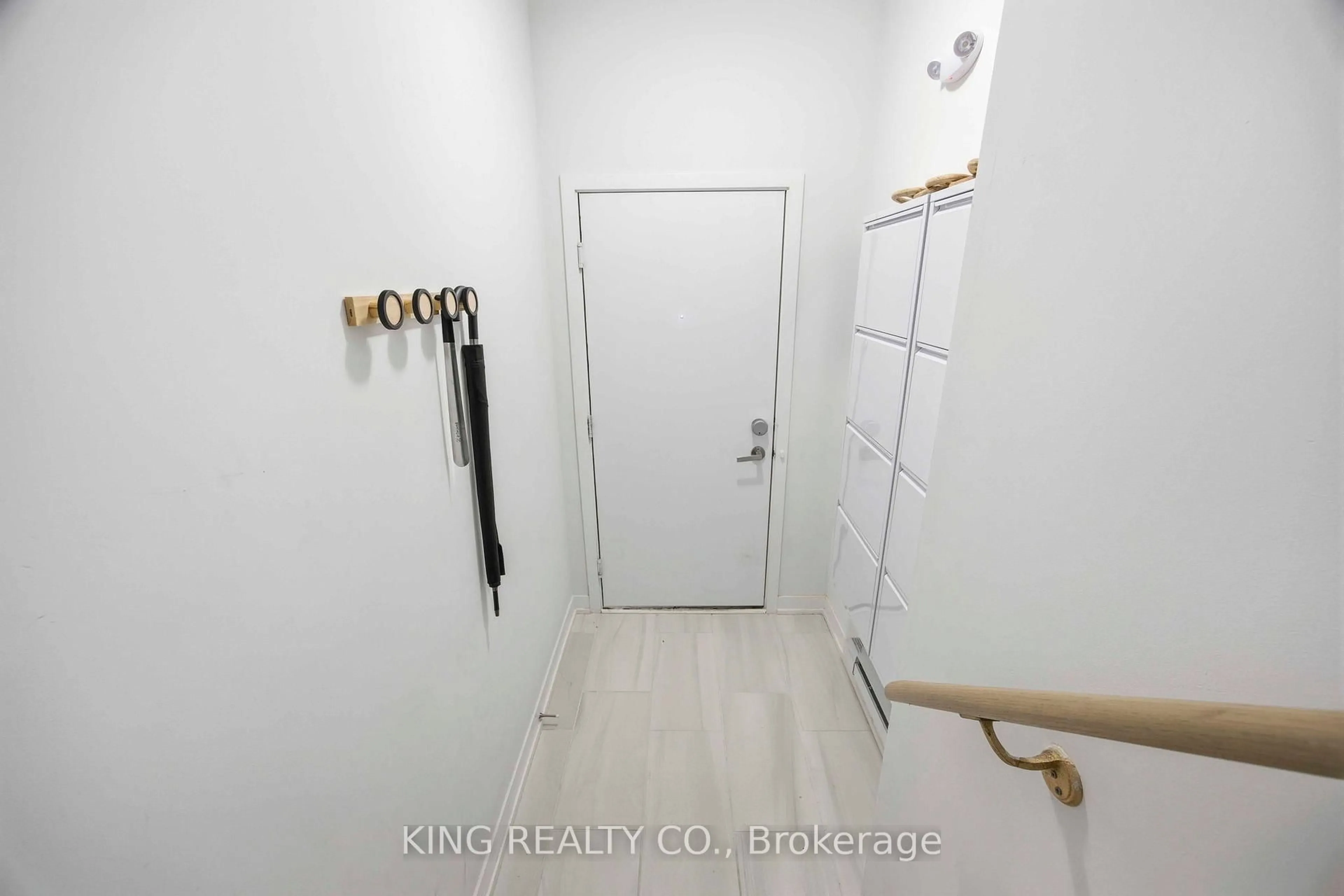 Indoor entryway for 3405 Ridgeway Dr #9, Mississauga Ontario L5L 0B9