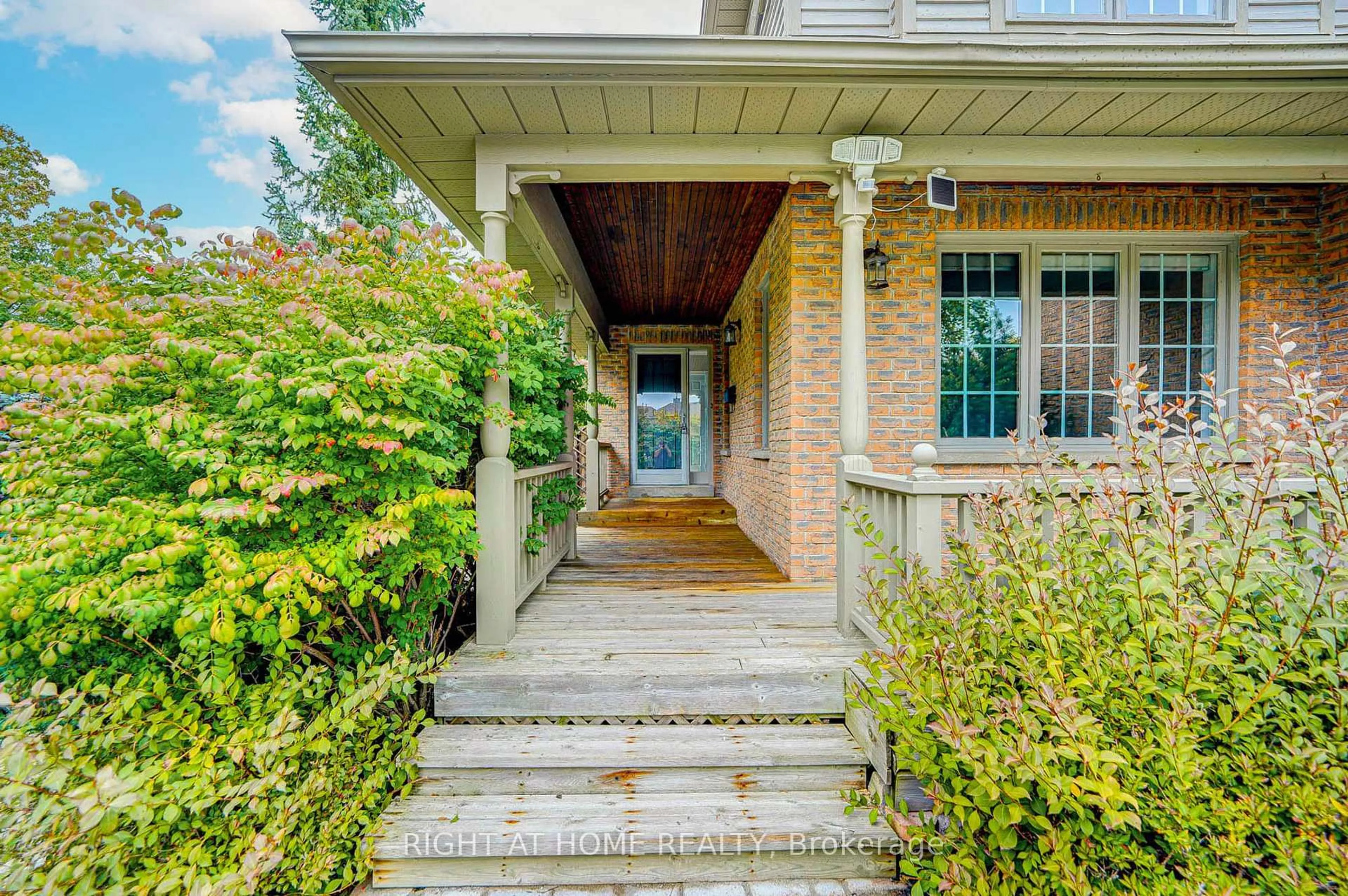 Home with brick exterior material, street for 2623 Charlotte Crt, Mississauga Ontario L5M 5E6