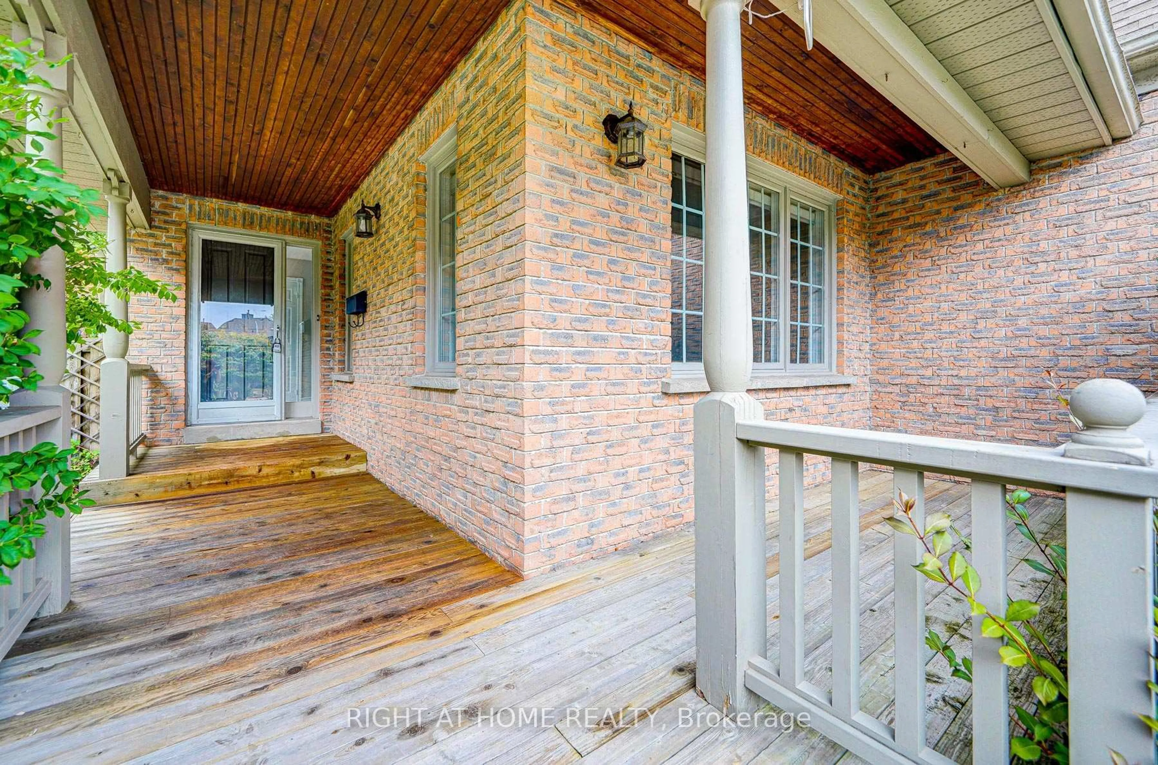 Home with brick exterior material, street for 2623 Charlotte Crt, Mississauga Ontario L5M 5E6