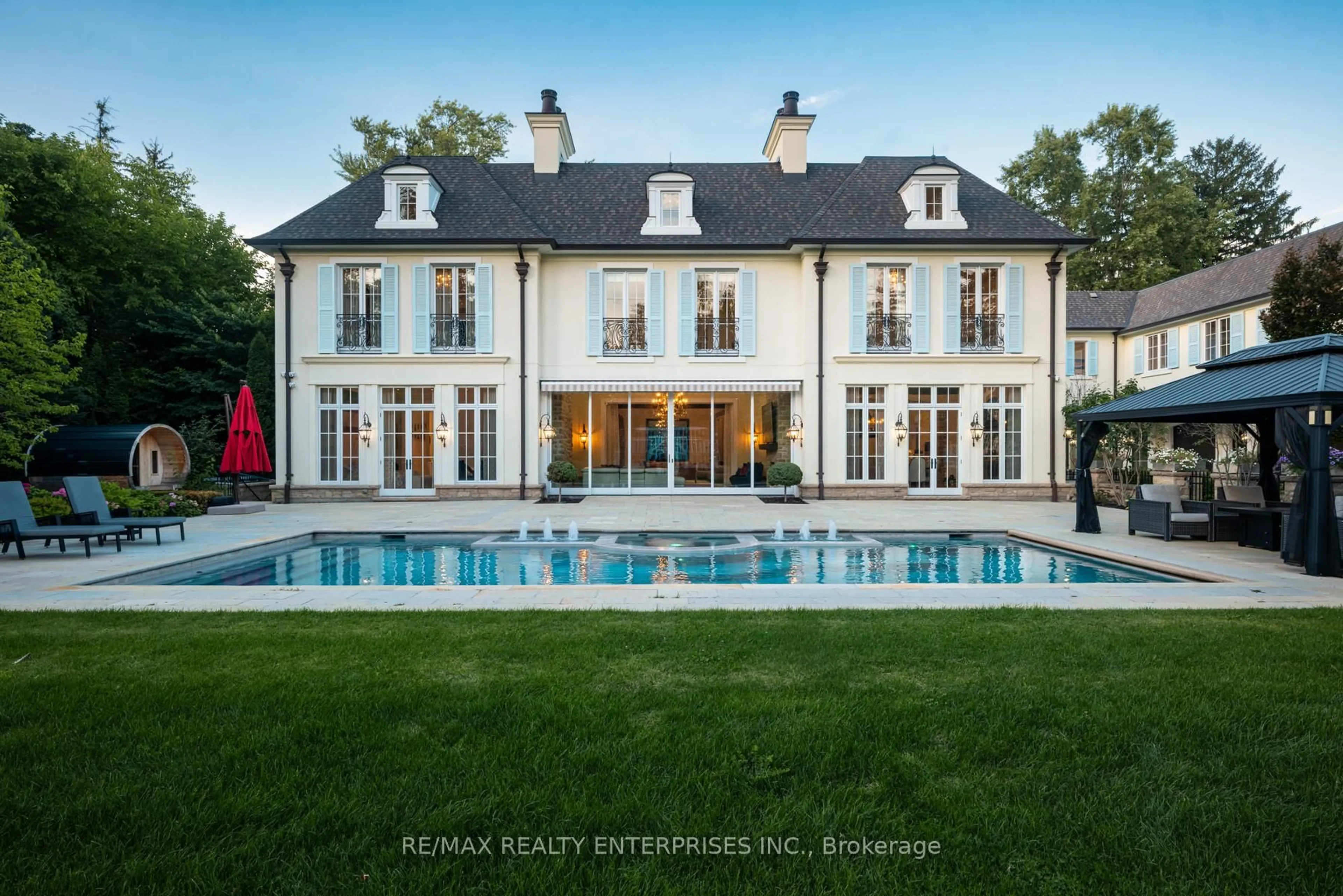 Pool for 1470 Mississauga Rd, Mississauga Ontario L5H 2J8