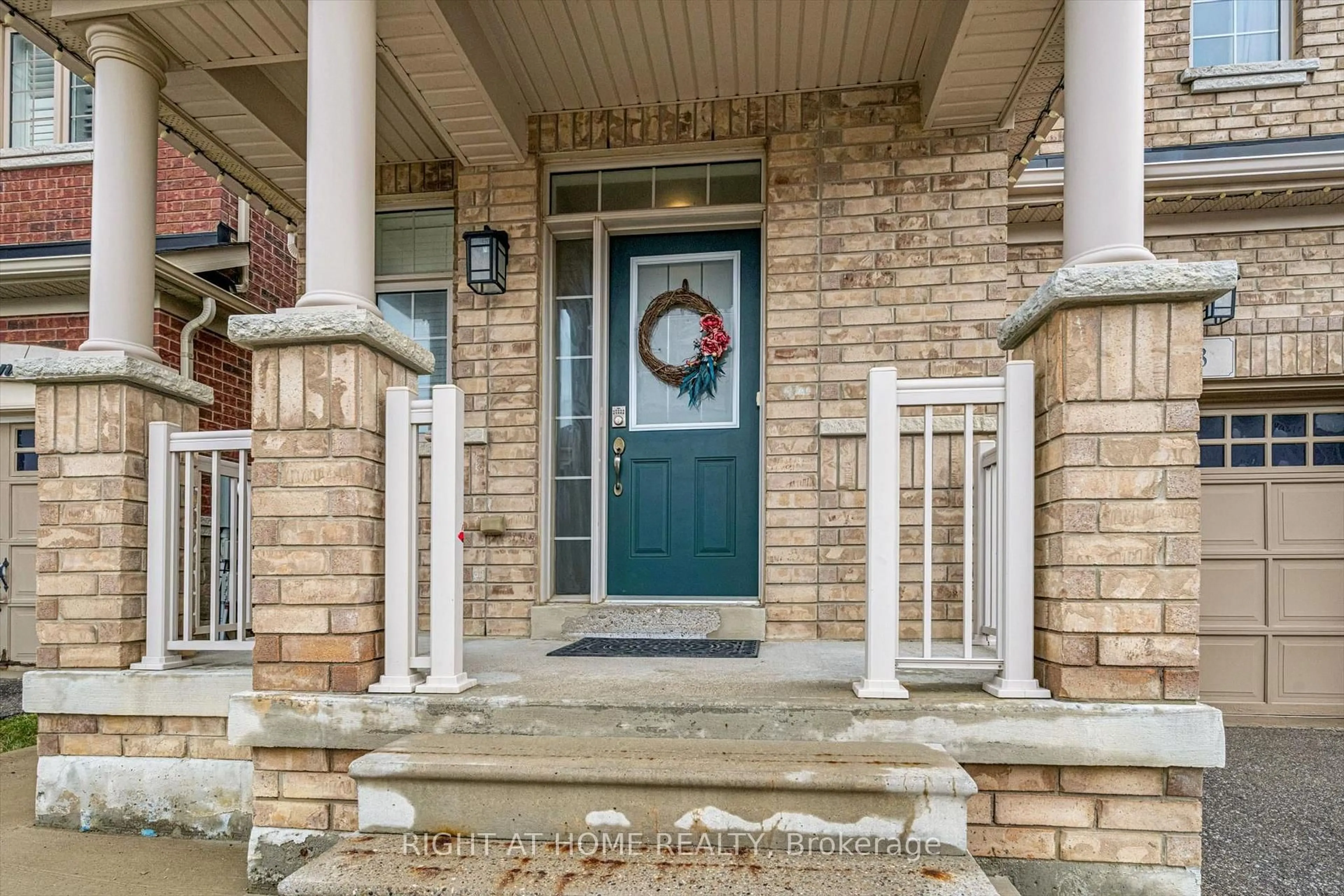 Indoor entryway for 3 Antoine St, Brampton Ontario L7A 0G4